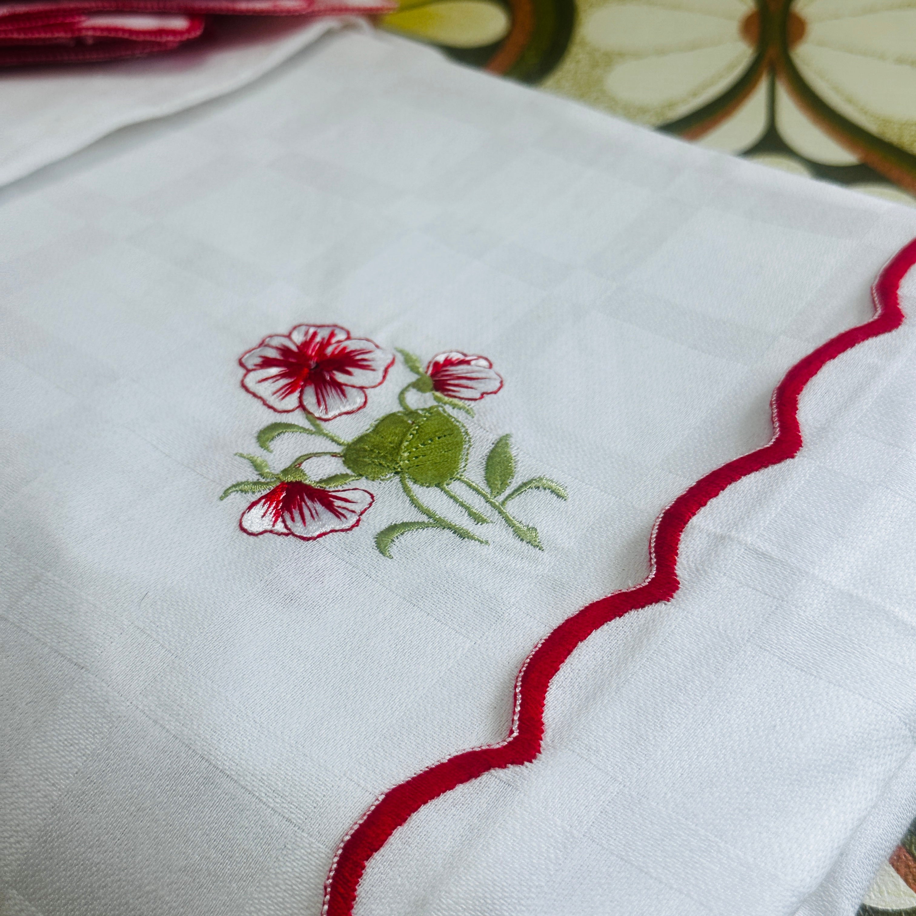 Made in Italy Vintage Tablecloth SET Scalloped Edge