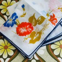Pretty Bold Unused Vintage Napkin Set