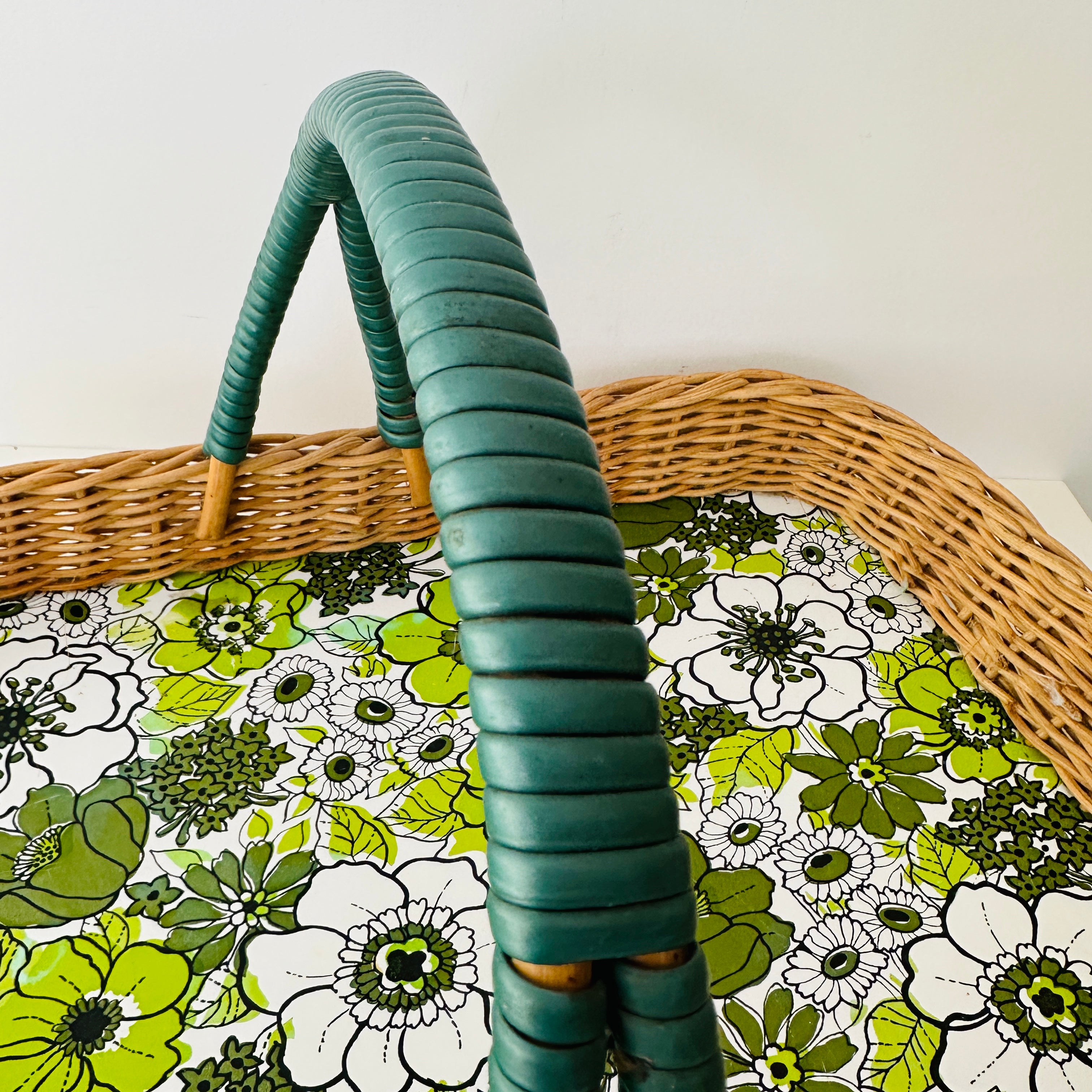 BEAUTIFUL Vintage Basket Retro Wallpaper