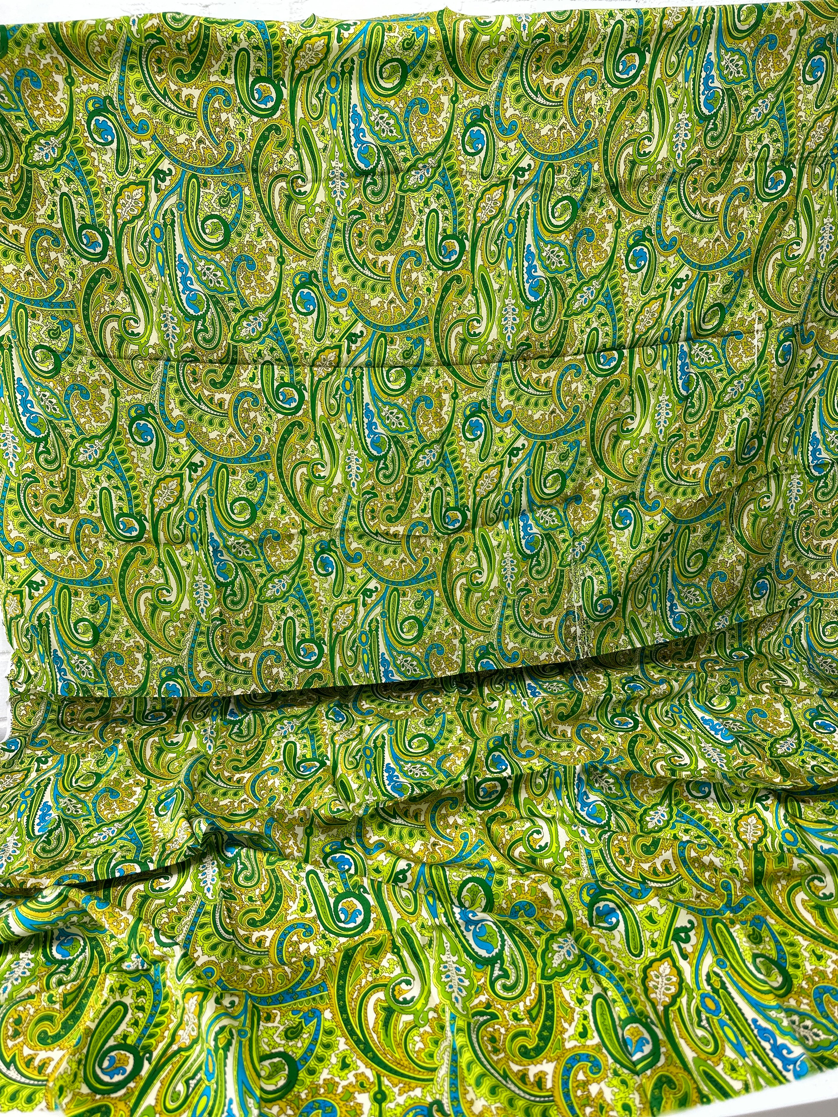 145cms Vintage SELWYN Fabric Green Paisley