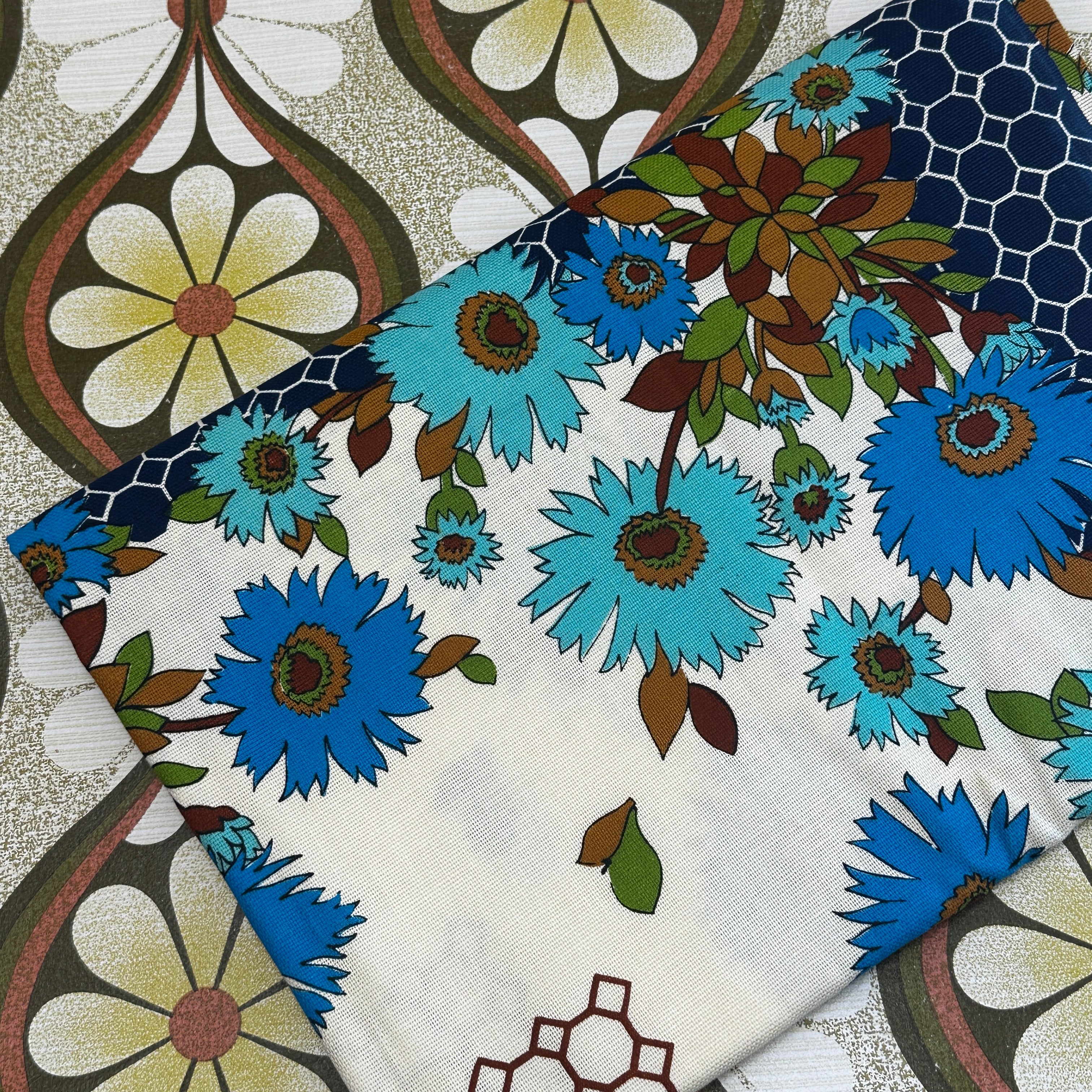 UNUSED Vintage Tablecloth Blue Floral