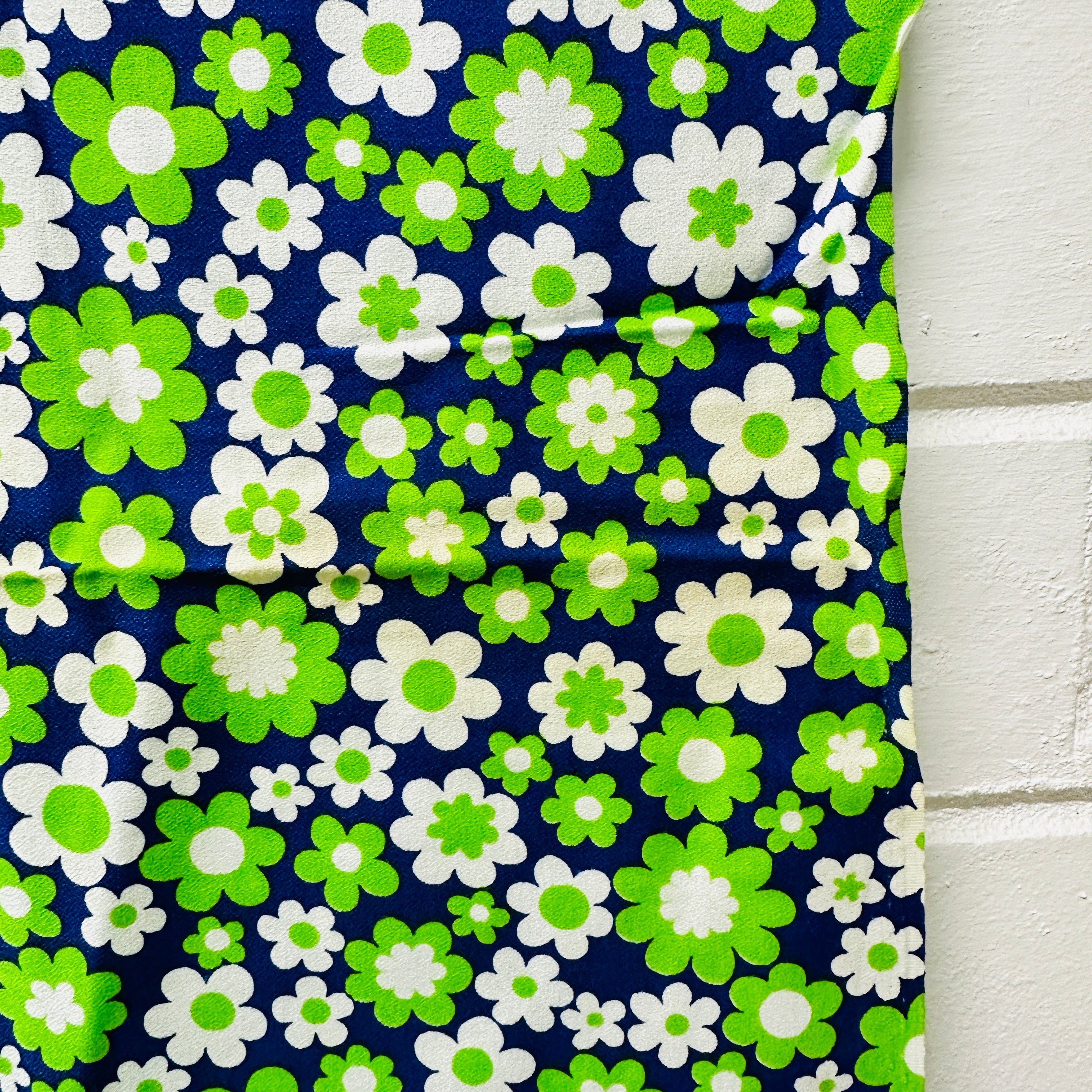 180cms Green & Blue Floral Daisy Fabric CRAFT