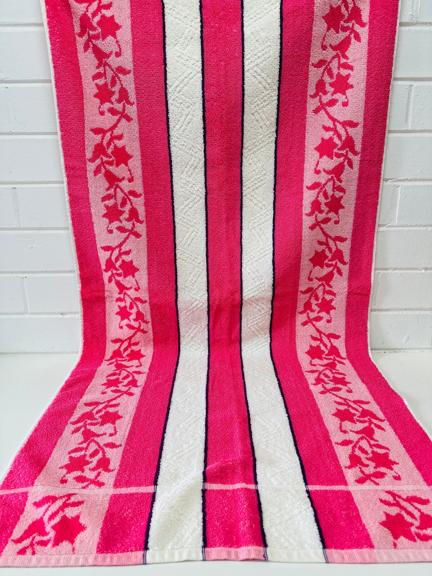 PRETTY  Pink Vintage Dri Glo Bath Towel UNUSED