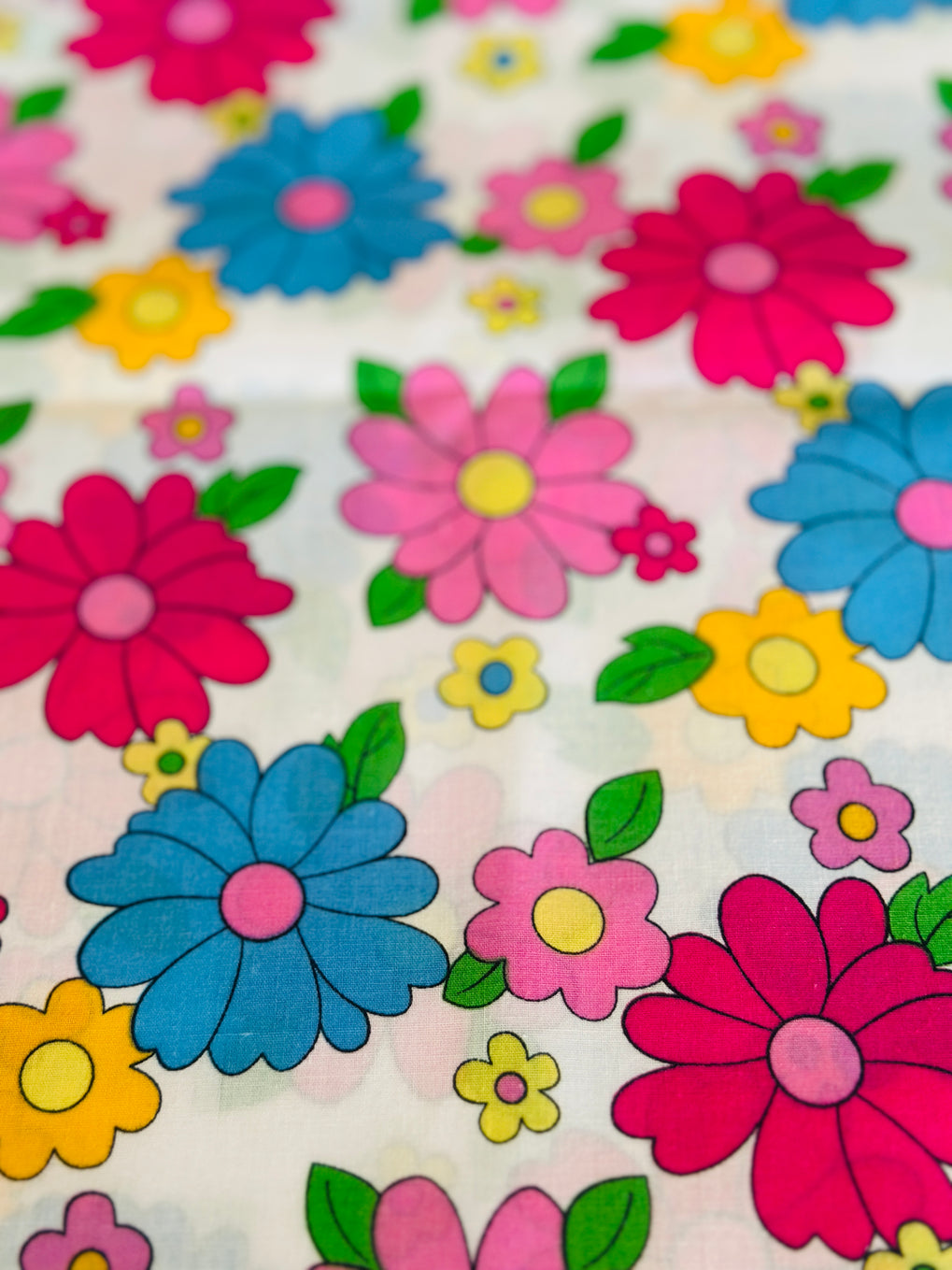 160cms Modern Bright Retro Floral Fabric