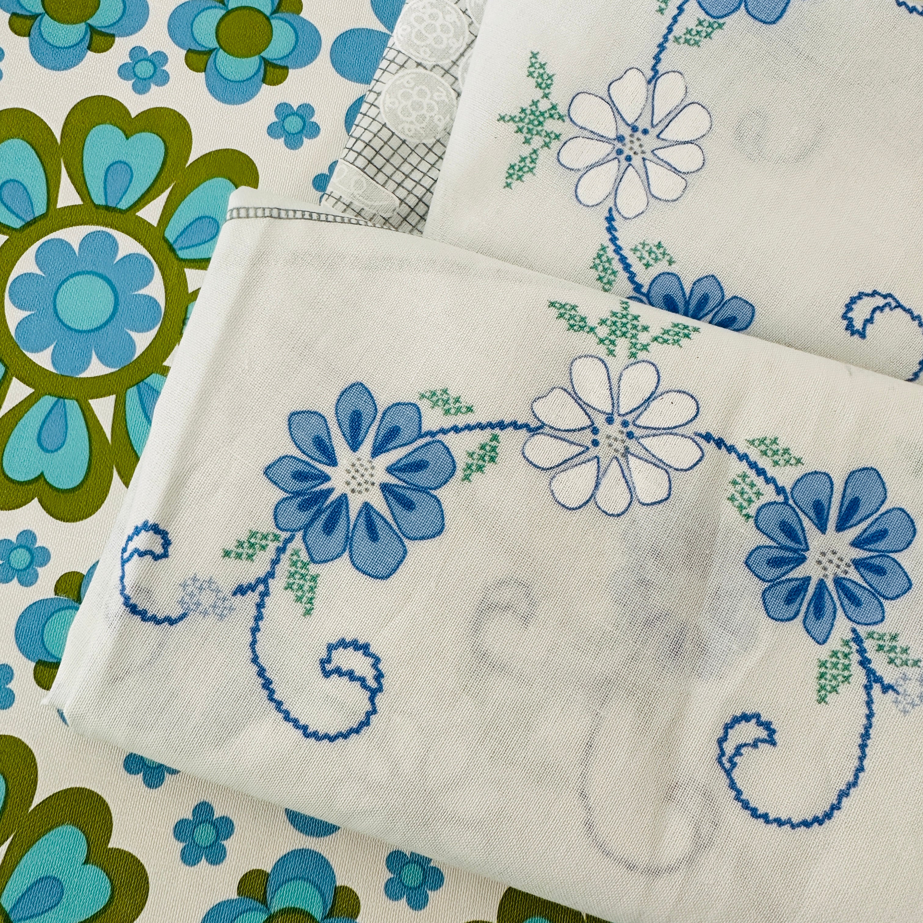 UNUSED Vintage Round TABLE Cloth ROUND