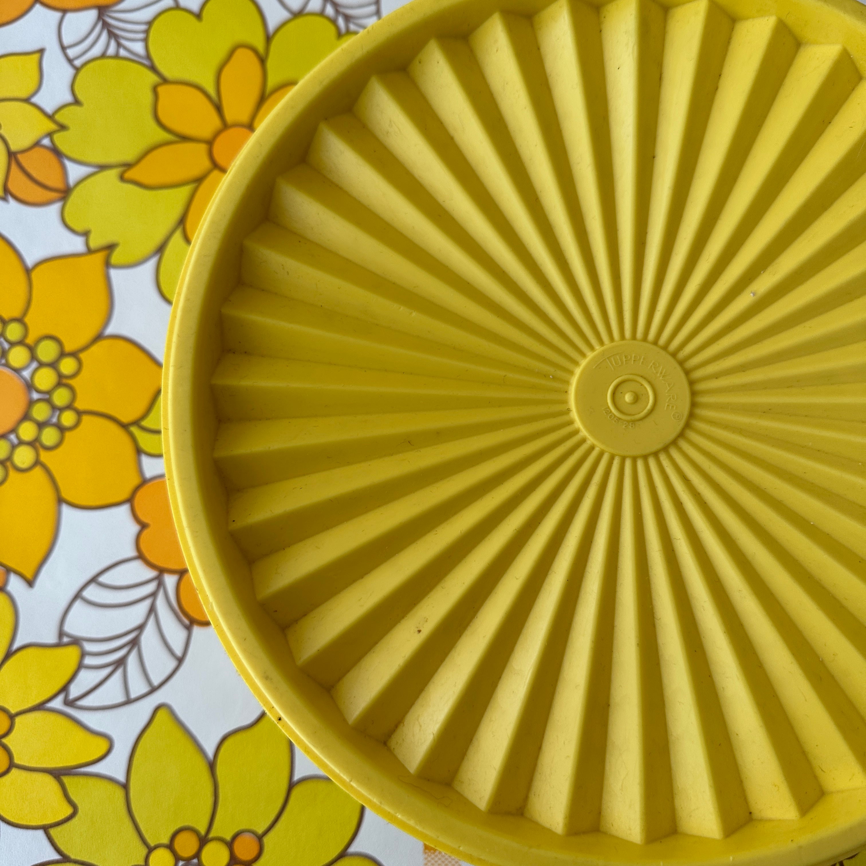 Retro TUPPERWARE Container Old School – Pink Peacock