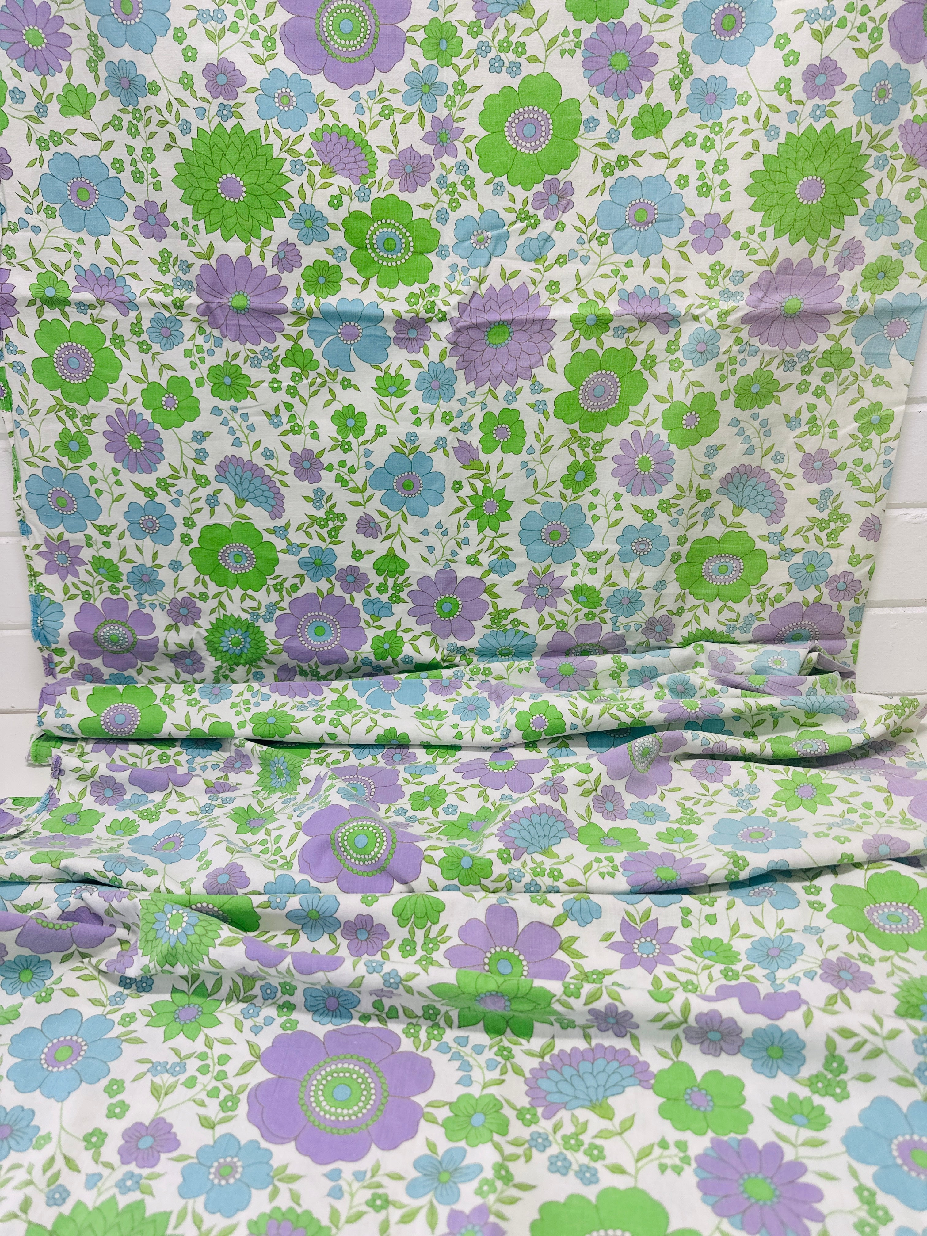 220cms Adorable Vintage Sheet 70's Flower Power FABRIC