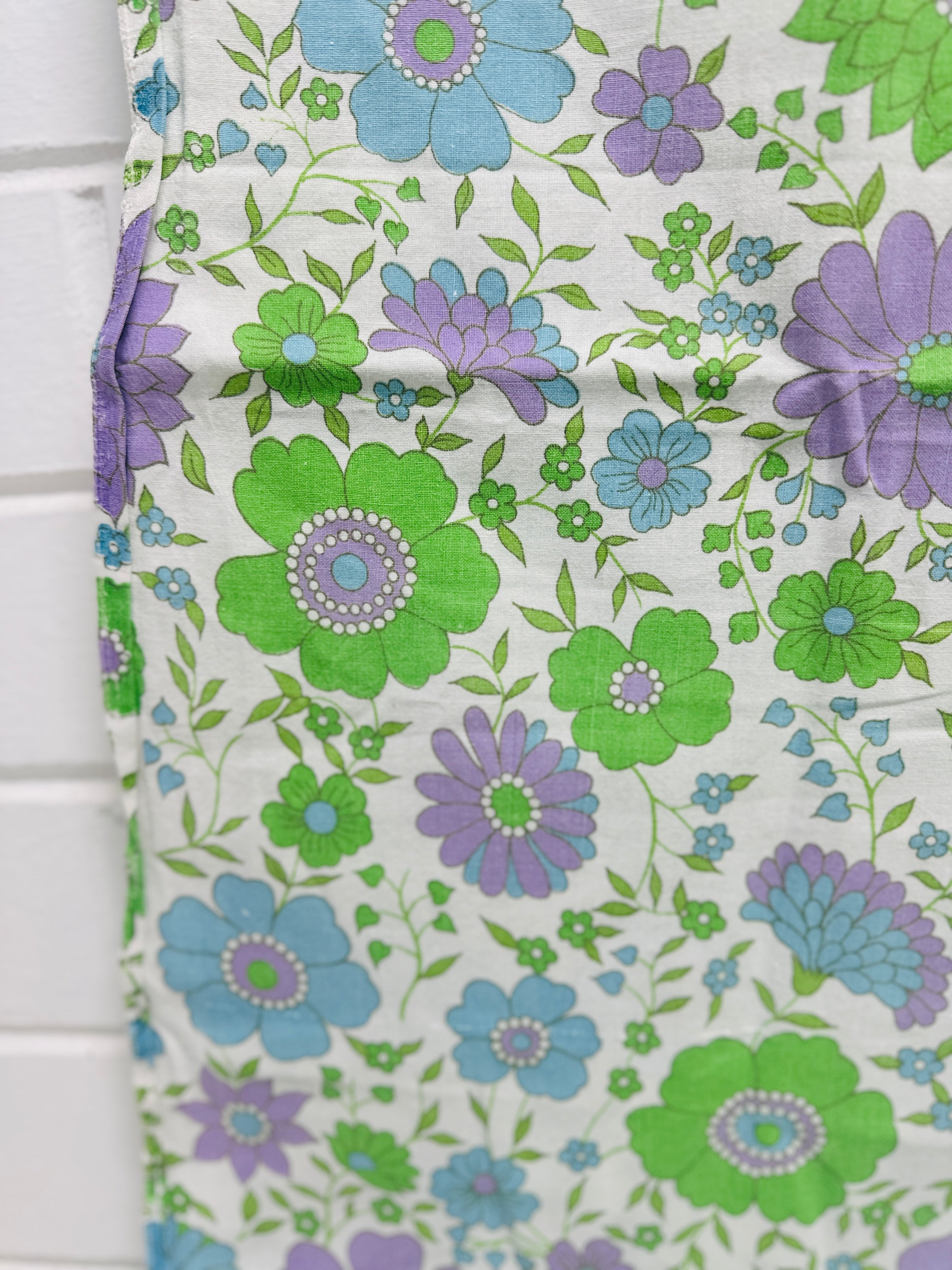 220cms Adorable Vintage Sheet 70's Flower Power FABRIC