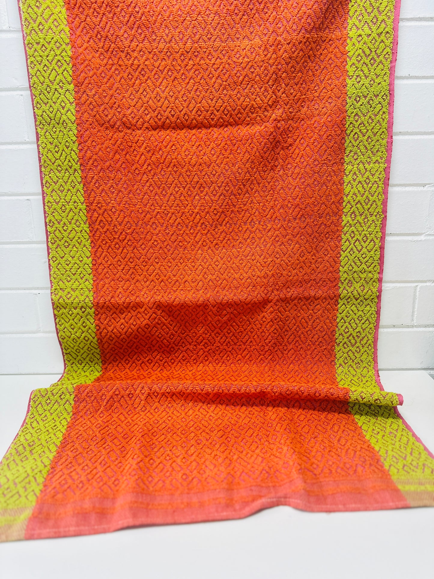 FAB Vintage Bright Crisp Bath Towel