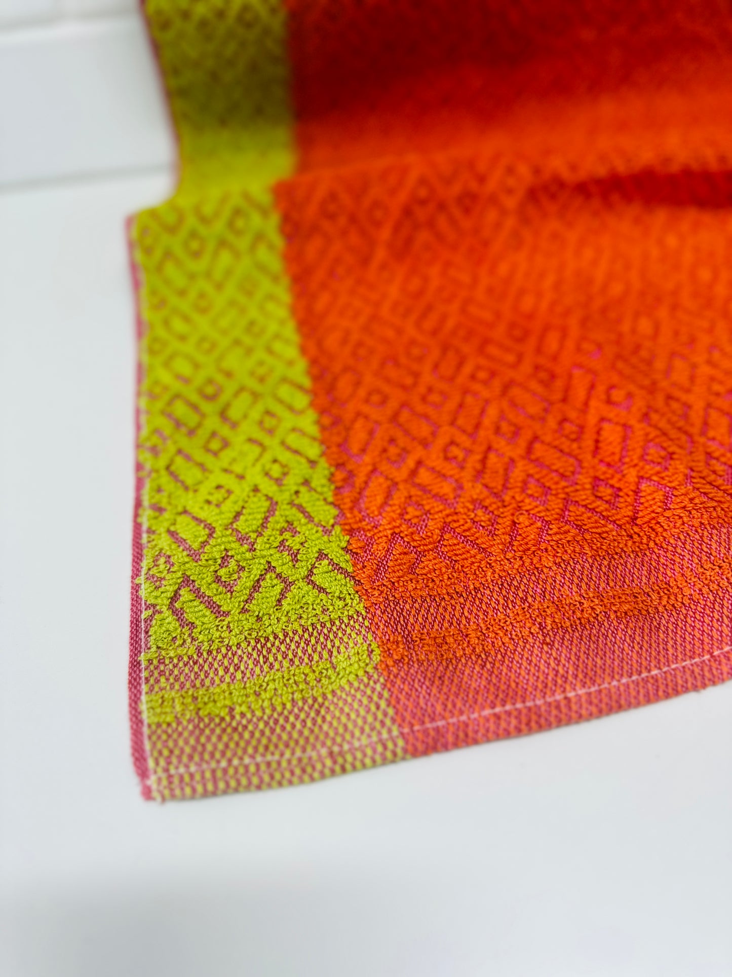 FAB Vintage Bright Crisp Bath Towel