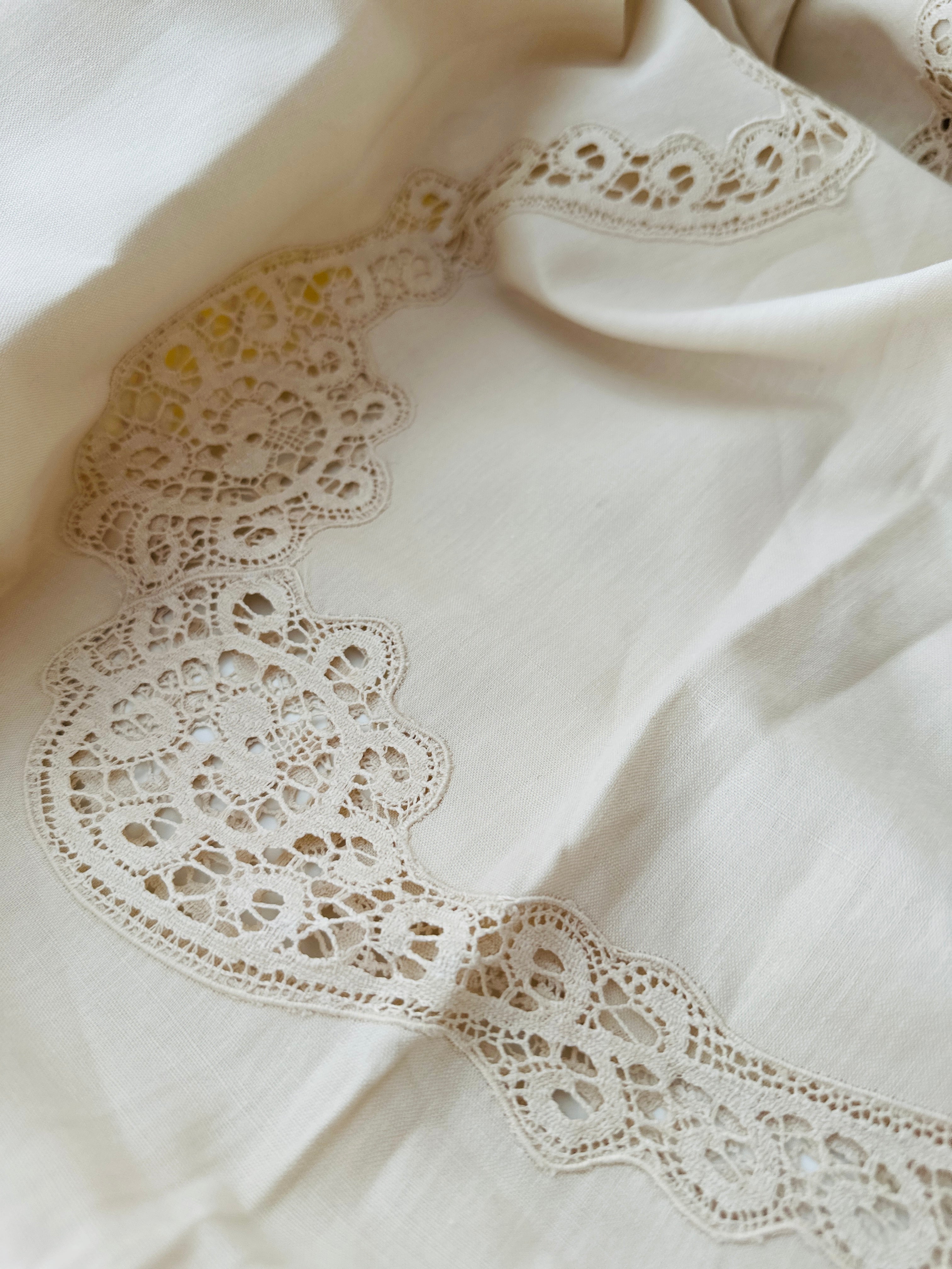 260cms New Linen Embroidered Table Cloth TAGS Huge Stunning