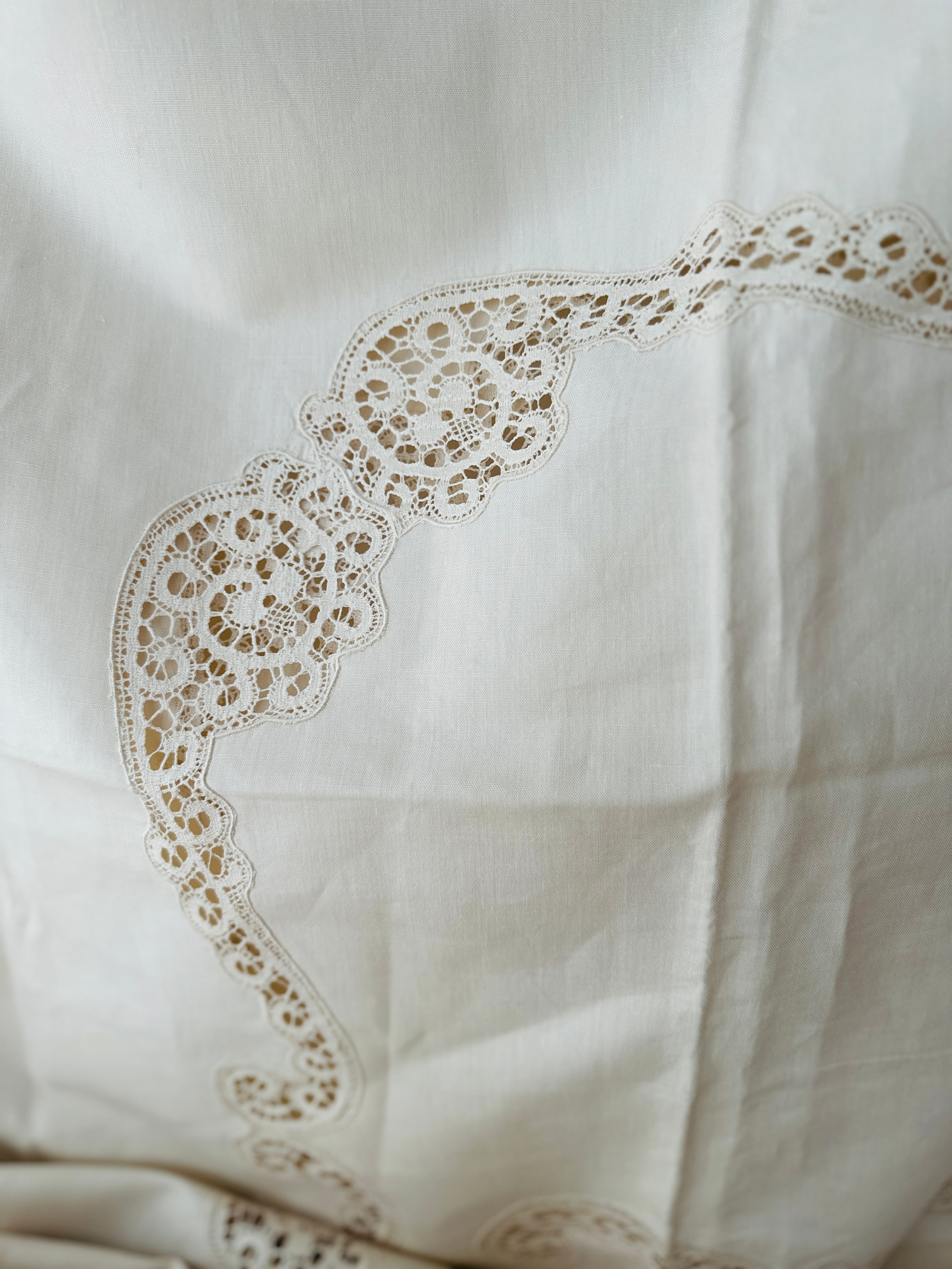 260cms New Linen Embroidered Table Cloth TAGS Huge Stunning