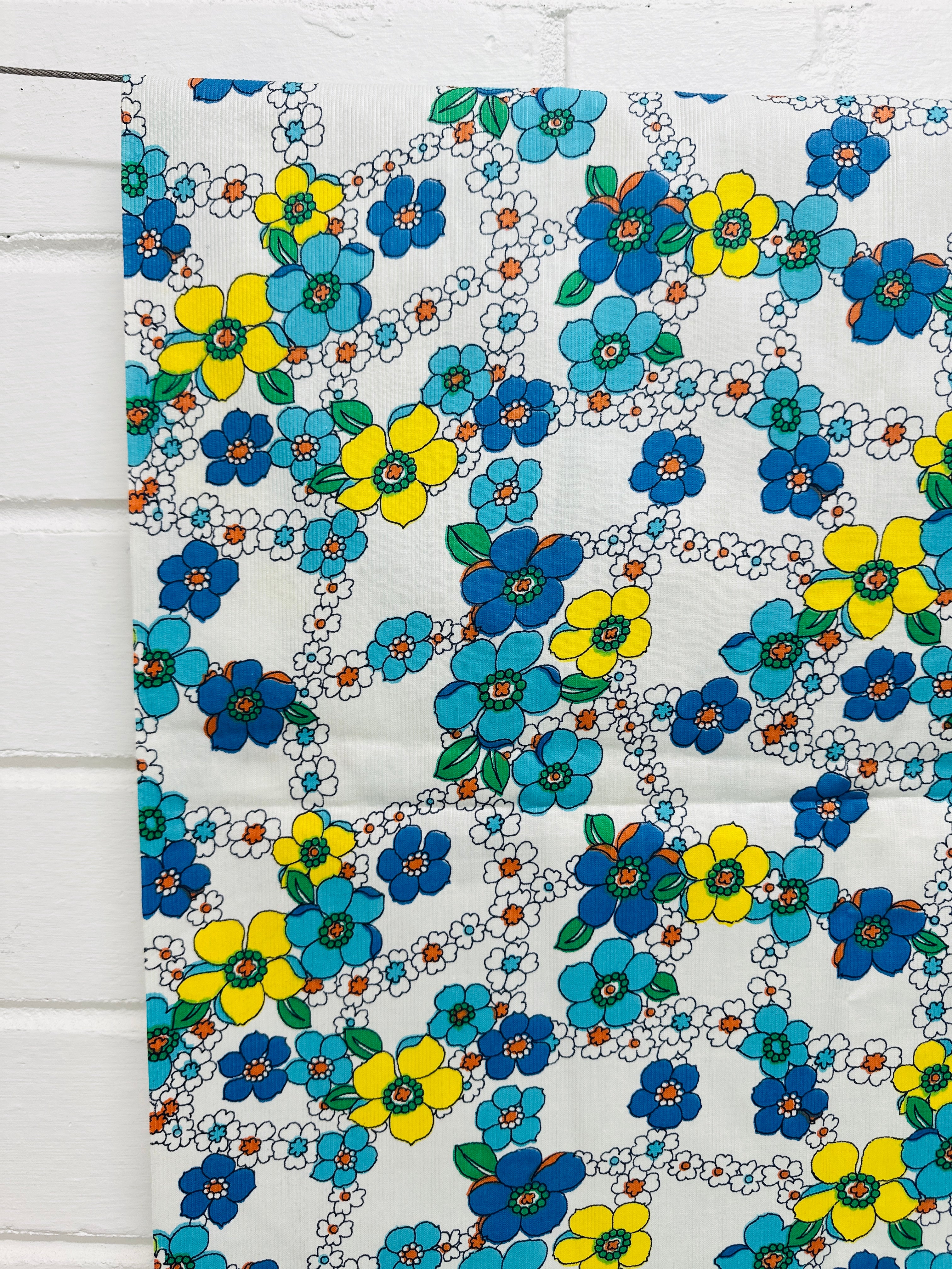 150cms STUNNING Vintage Floral Fabric Soooo Pretty