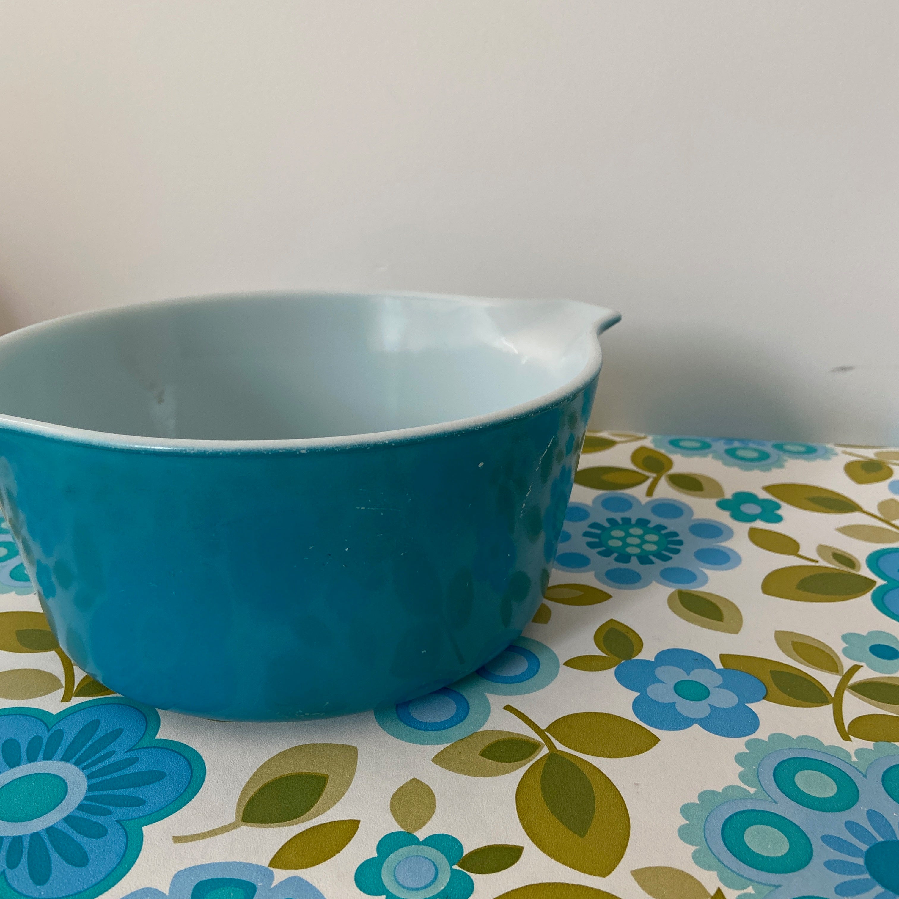 Bright Blue Vintage Pyrex RETRO Kitchen Casserole Dish
