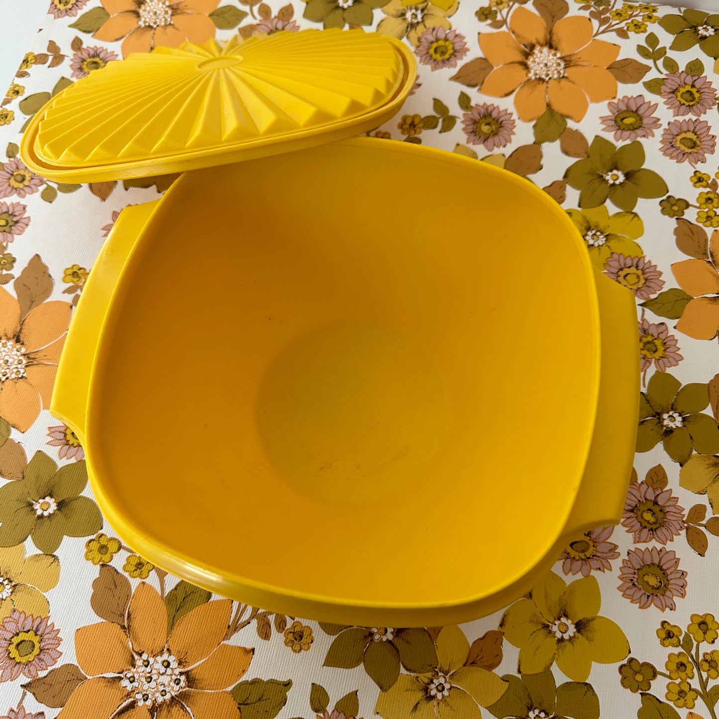 Yellow RETRO Medium Tupperware Container 70's – Pink Peacock