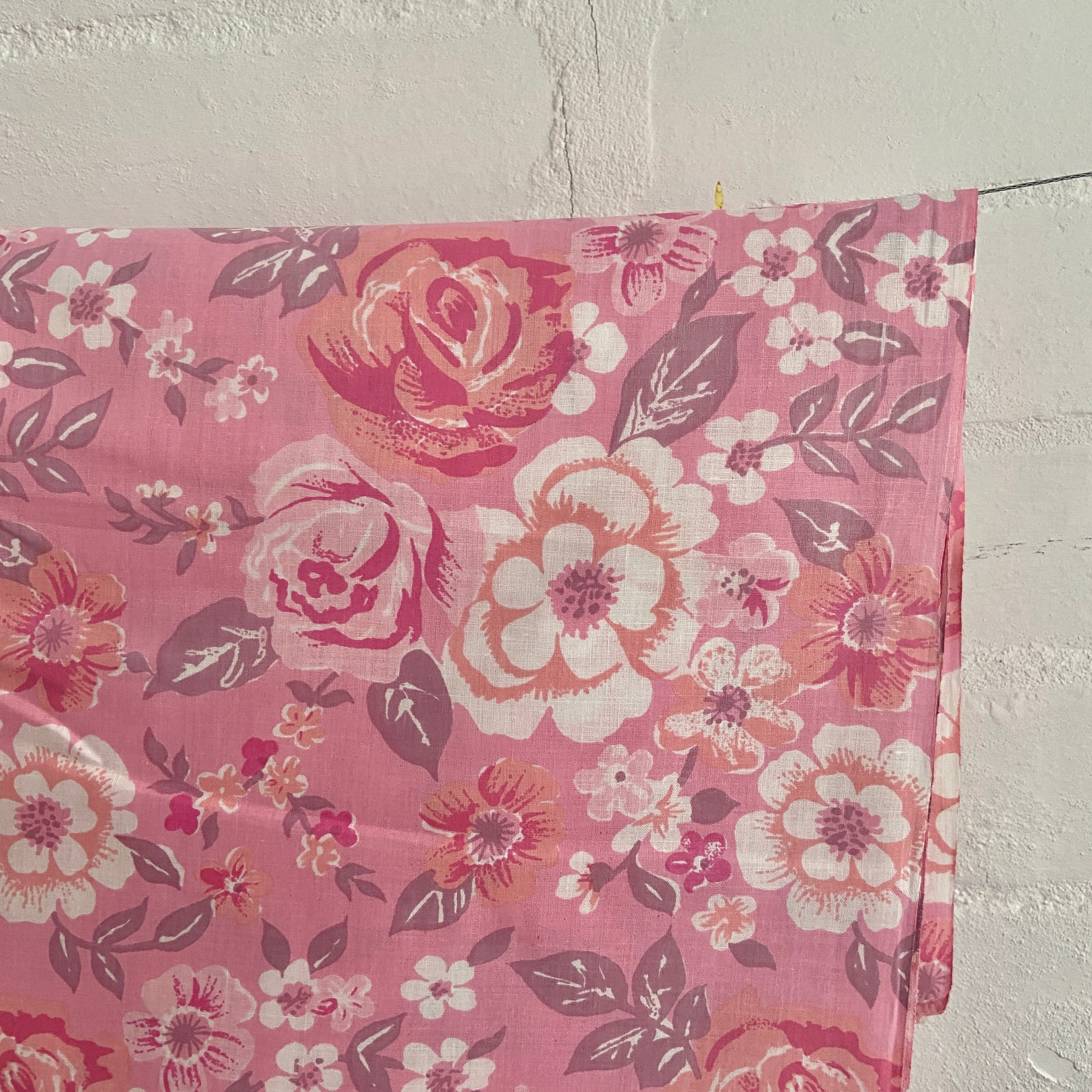 200cms Cotton VINTAGE Fabric Pink Floral 70's Quilting