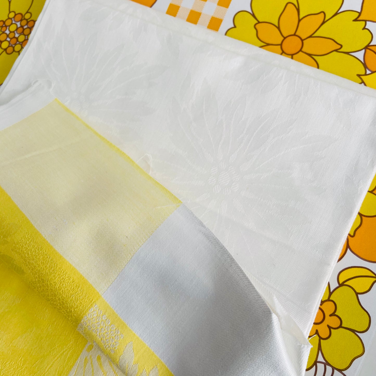 Yellow & White DAMASK Table CLOTH Crisp & Bright
