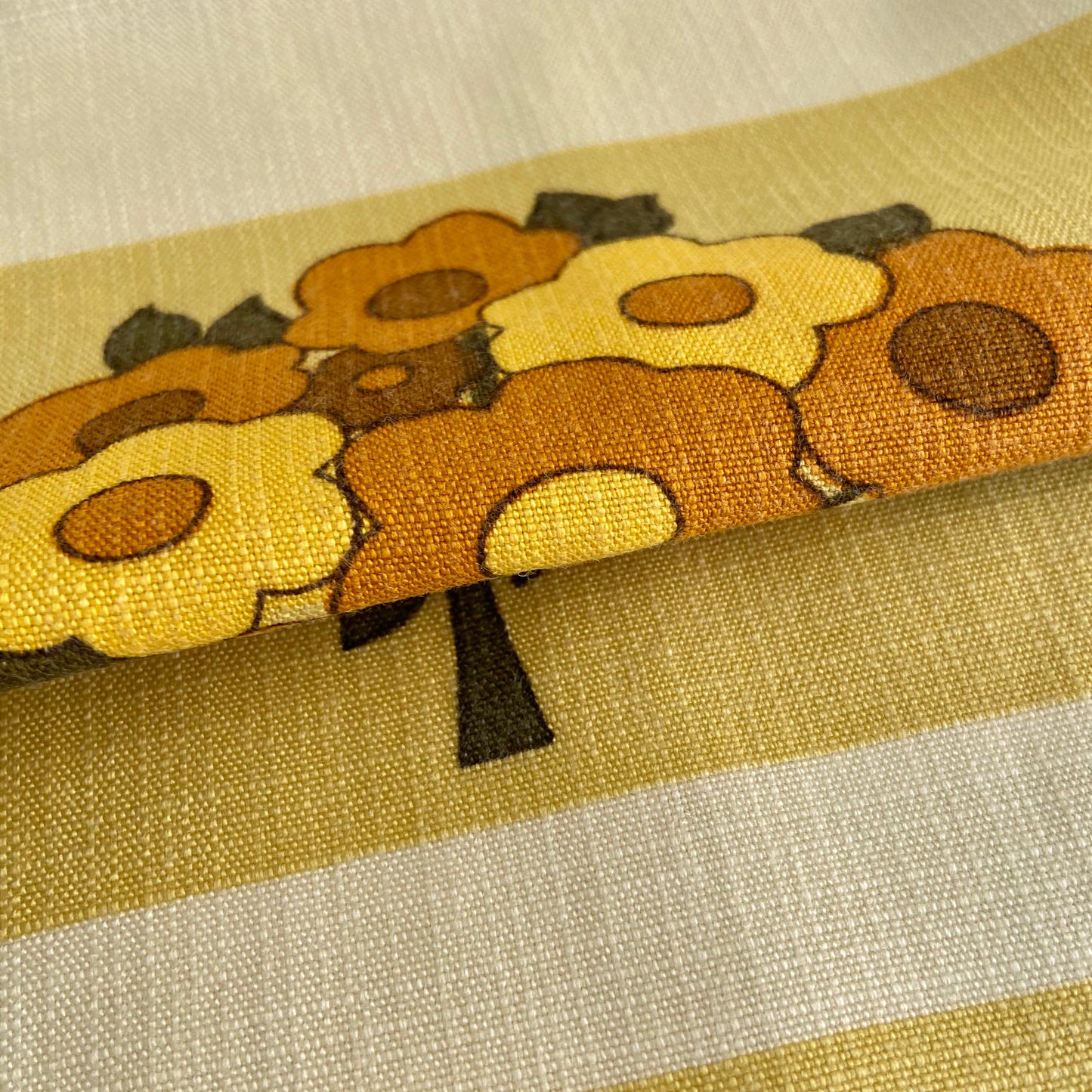 Large Vintage Table Cloth BRIGHT Retro 70's Floral Print