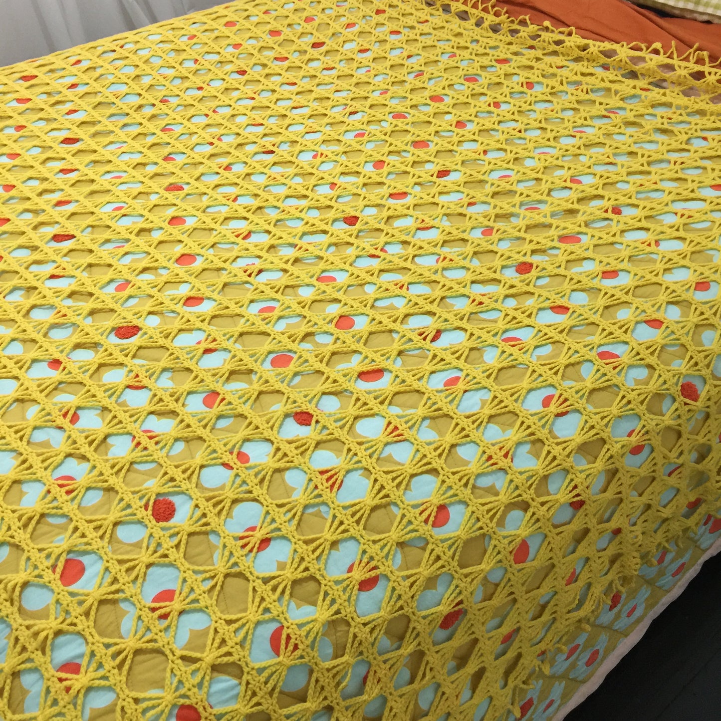 YELLOW Knitted Blanket Bed TOPPER Fun Childs Bedroom Rug Bedspread Vintage