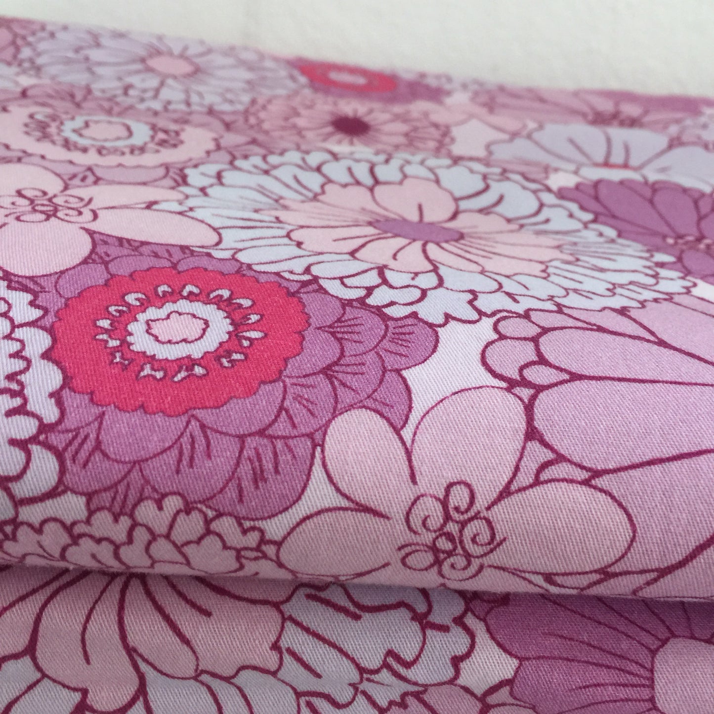NEW 150cms Wide Fabulous Cotton Fabric Floral Retro Design Exclusive to Pink Peacock