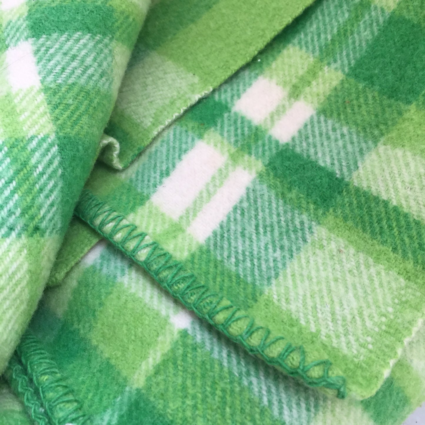 PURE Wool GREEN Blanket Fun Kids ROOM retro Home Vintage