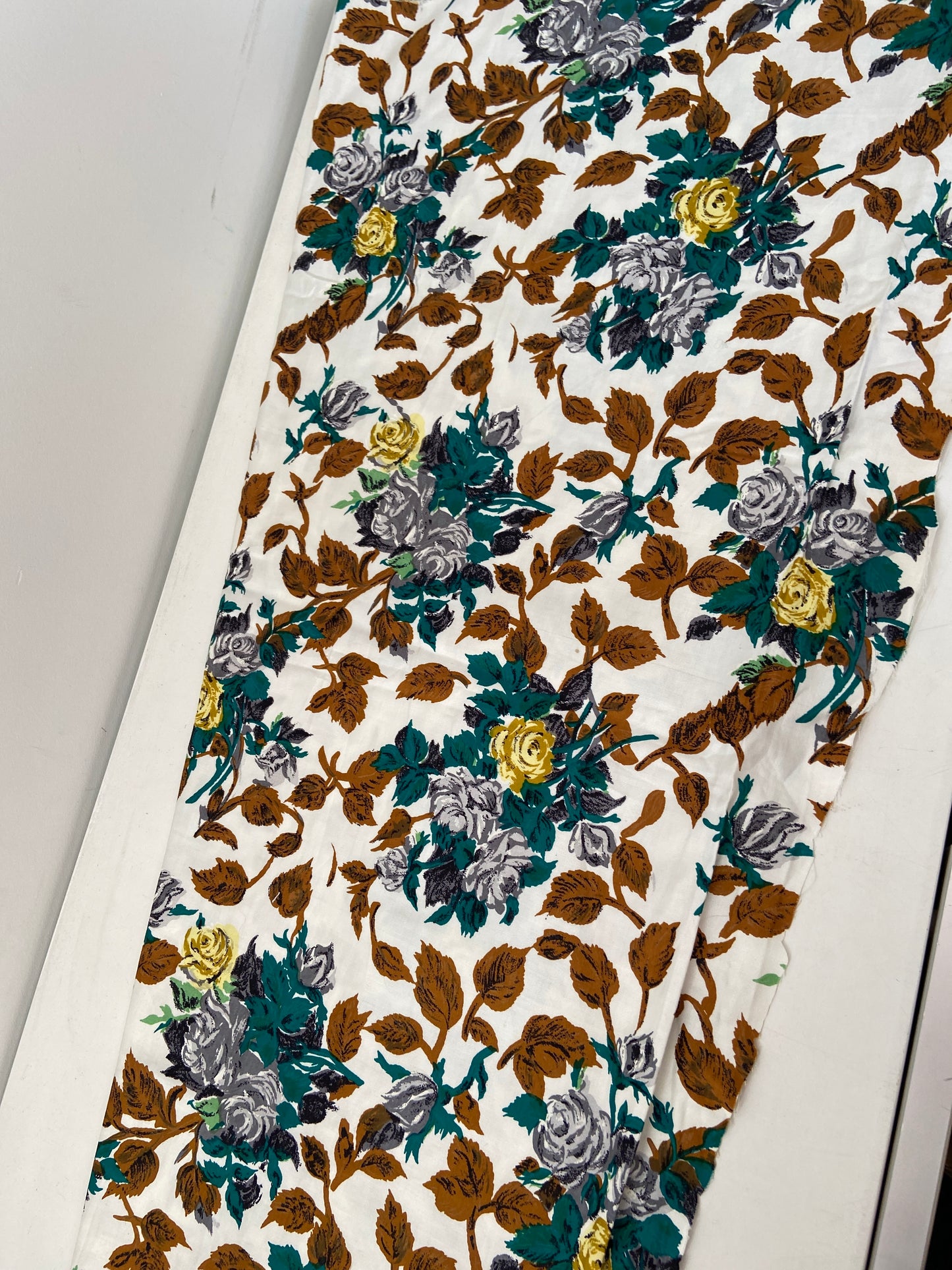 140cms Beautiful Vintage Floral Fabric SKIRT Pink Peacock