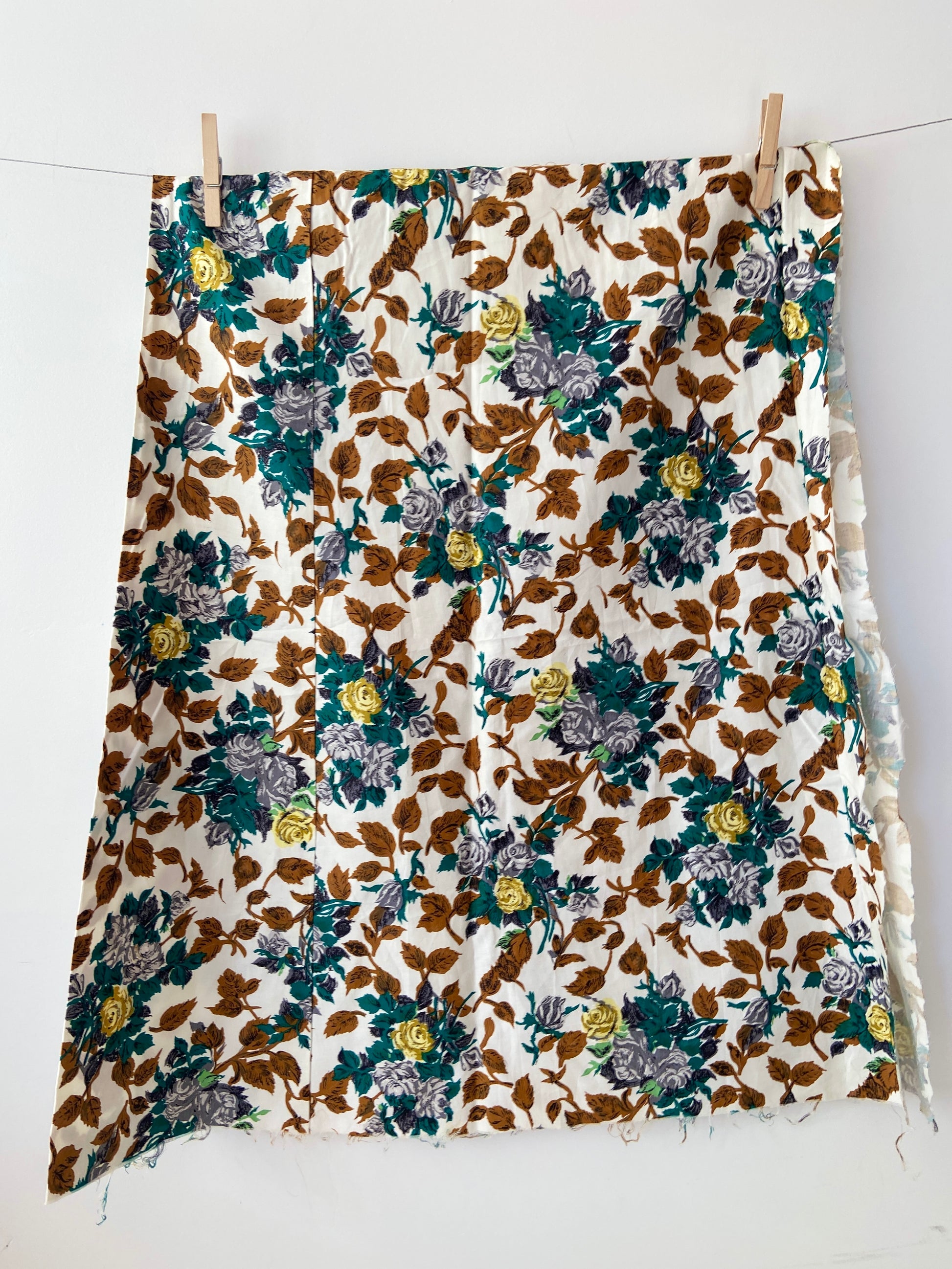 140cms Beautiful Vintage Floral Fabric SKIRT Pink Peacock