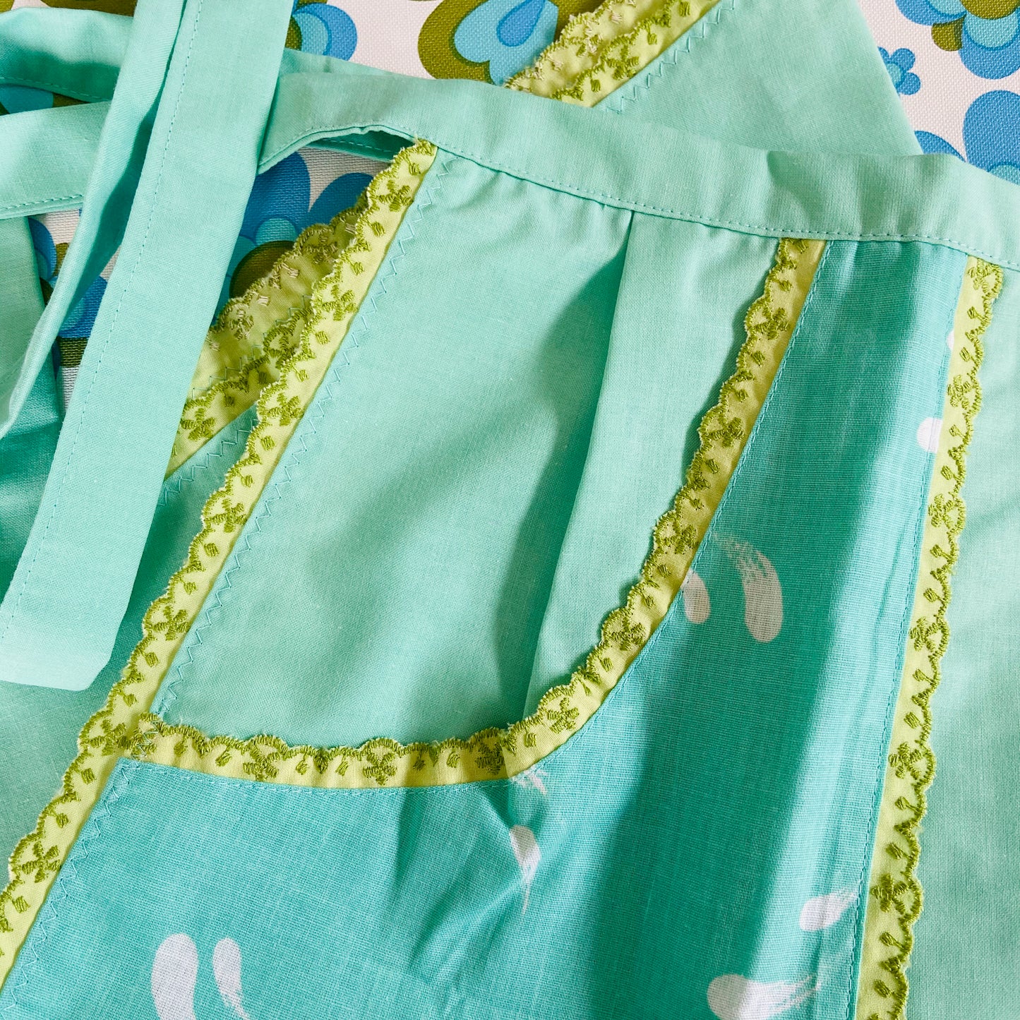 UNUSED Peppermint GREEN Apron Vintage Chic 50's FUN