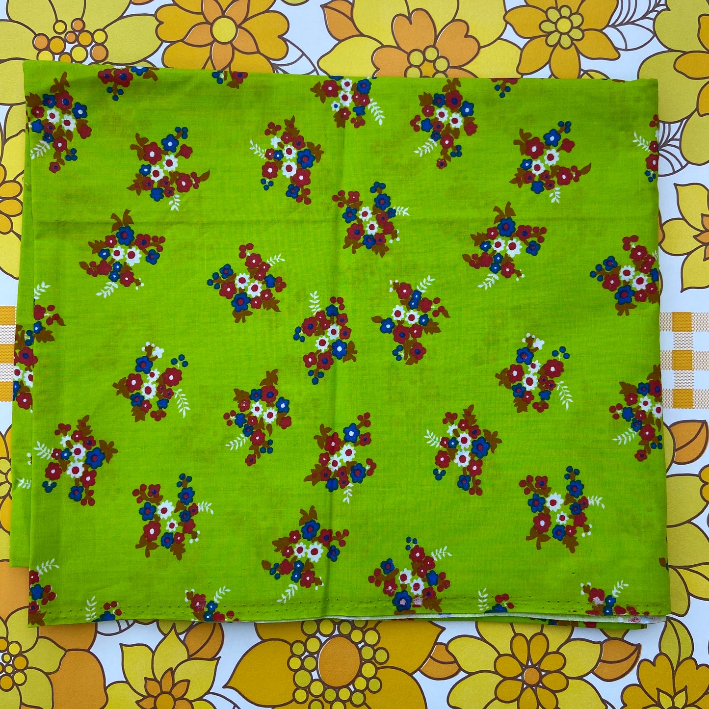 Stunning COTTON Vintage Fabric ~ Bright Green Floral CRAFT Sewing