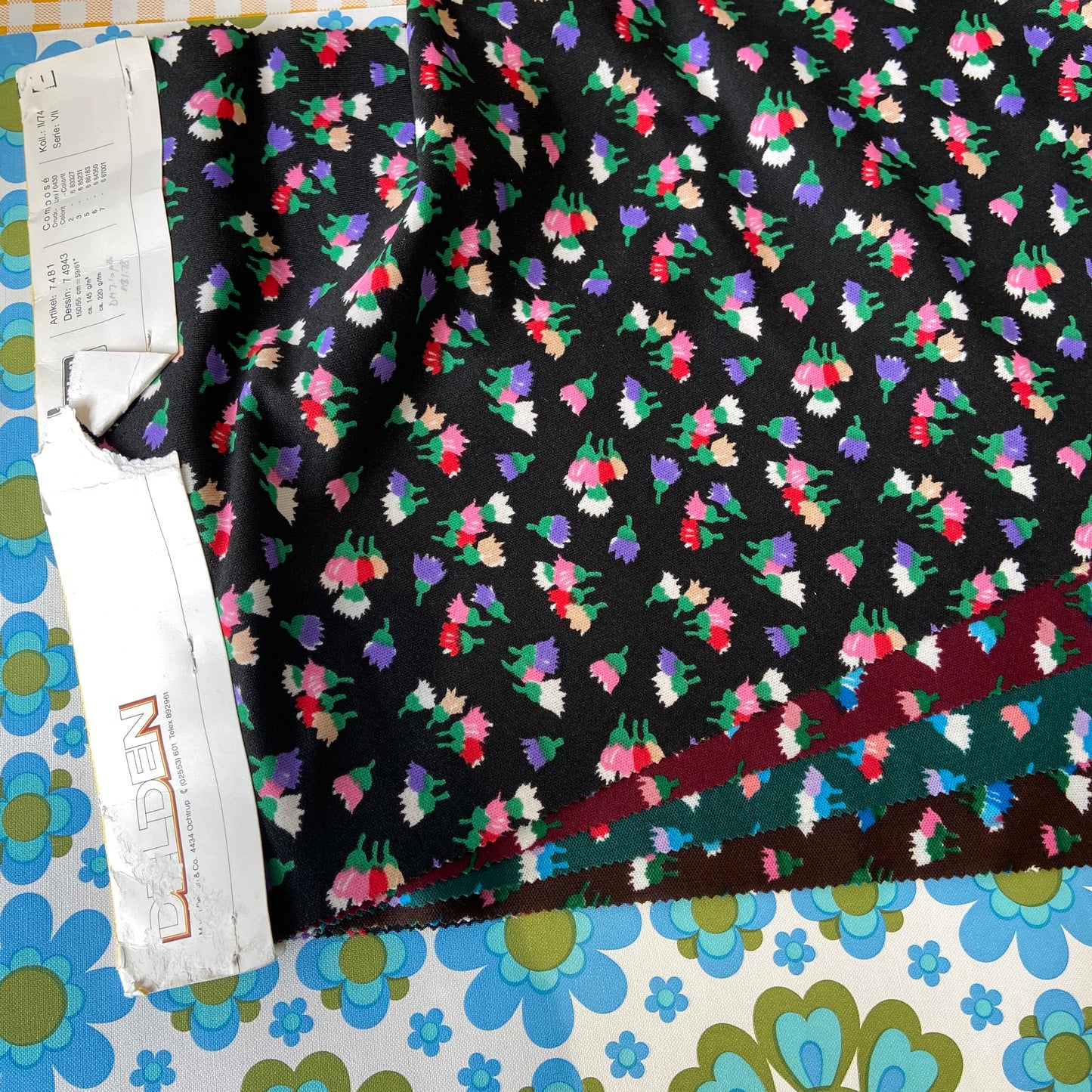 Vintage SAMPLE ~ Floral Fabric Several Colours RETRO Print