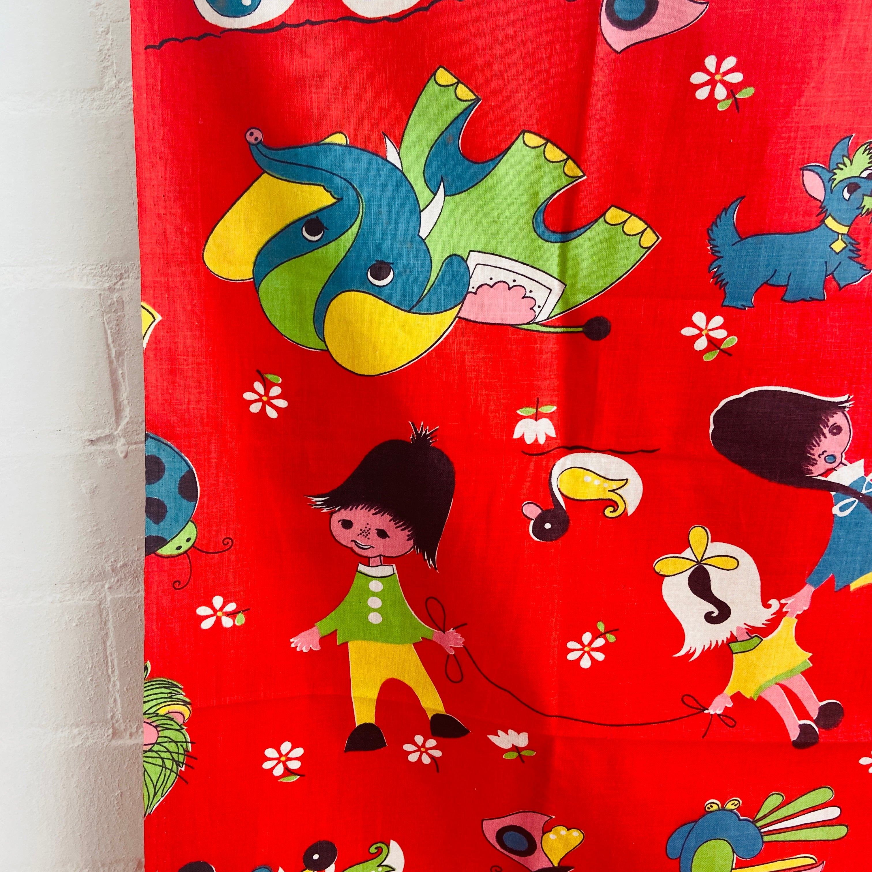 KIDS RETRO Cotton FABRIC Rare Sewing CRAFT