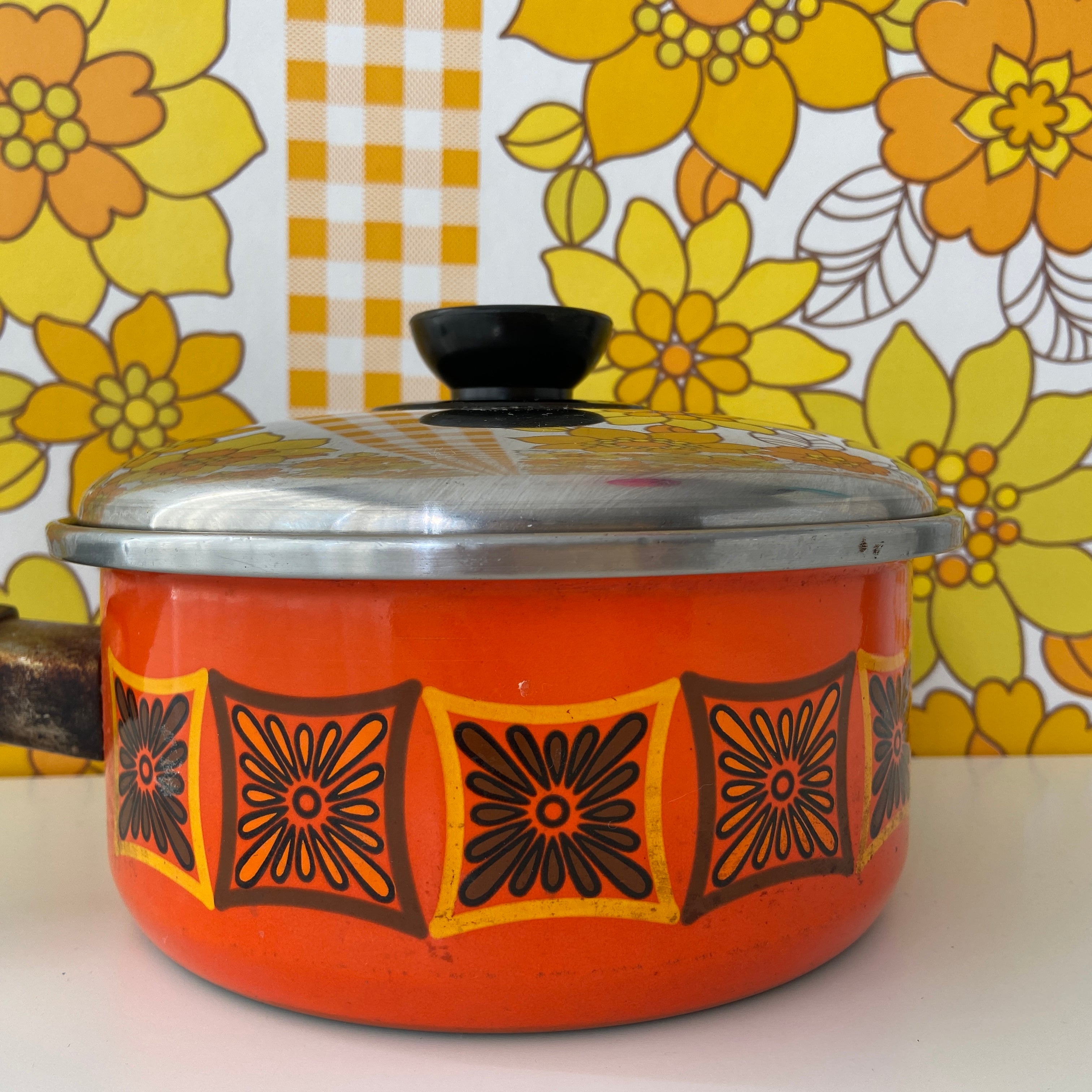 Vintage Mid Century '70's Enamel Pot Bold Floral