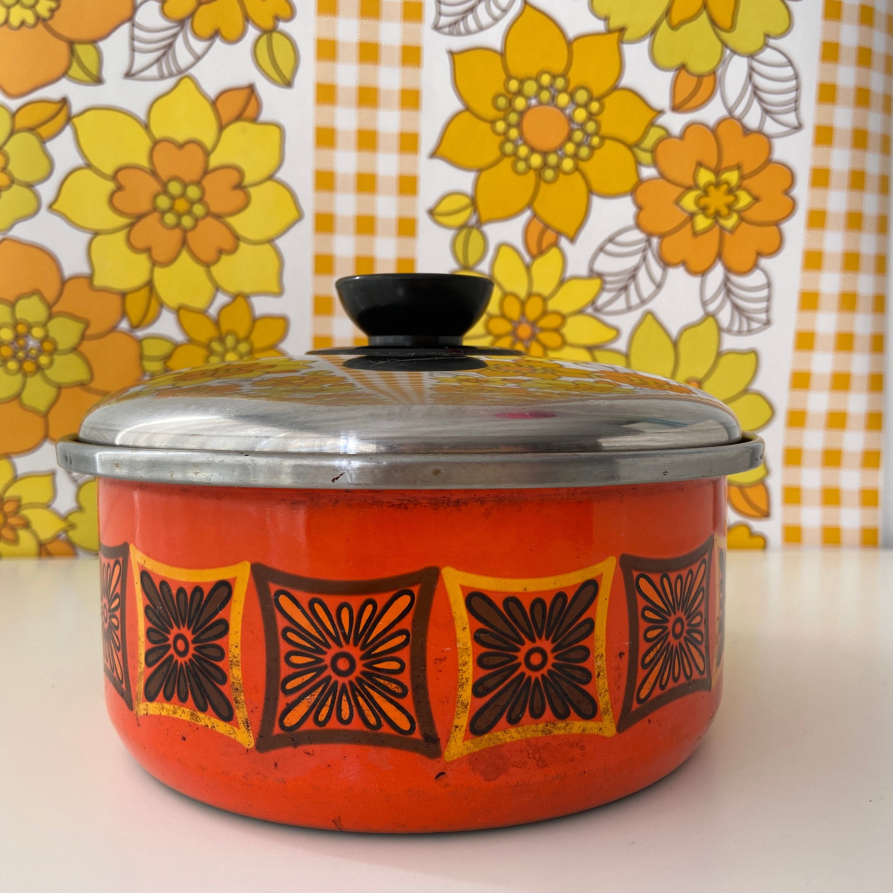 Vintage Mid Century '70's Enamel Pot Bold Floral