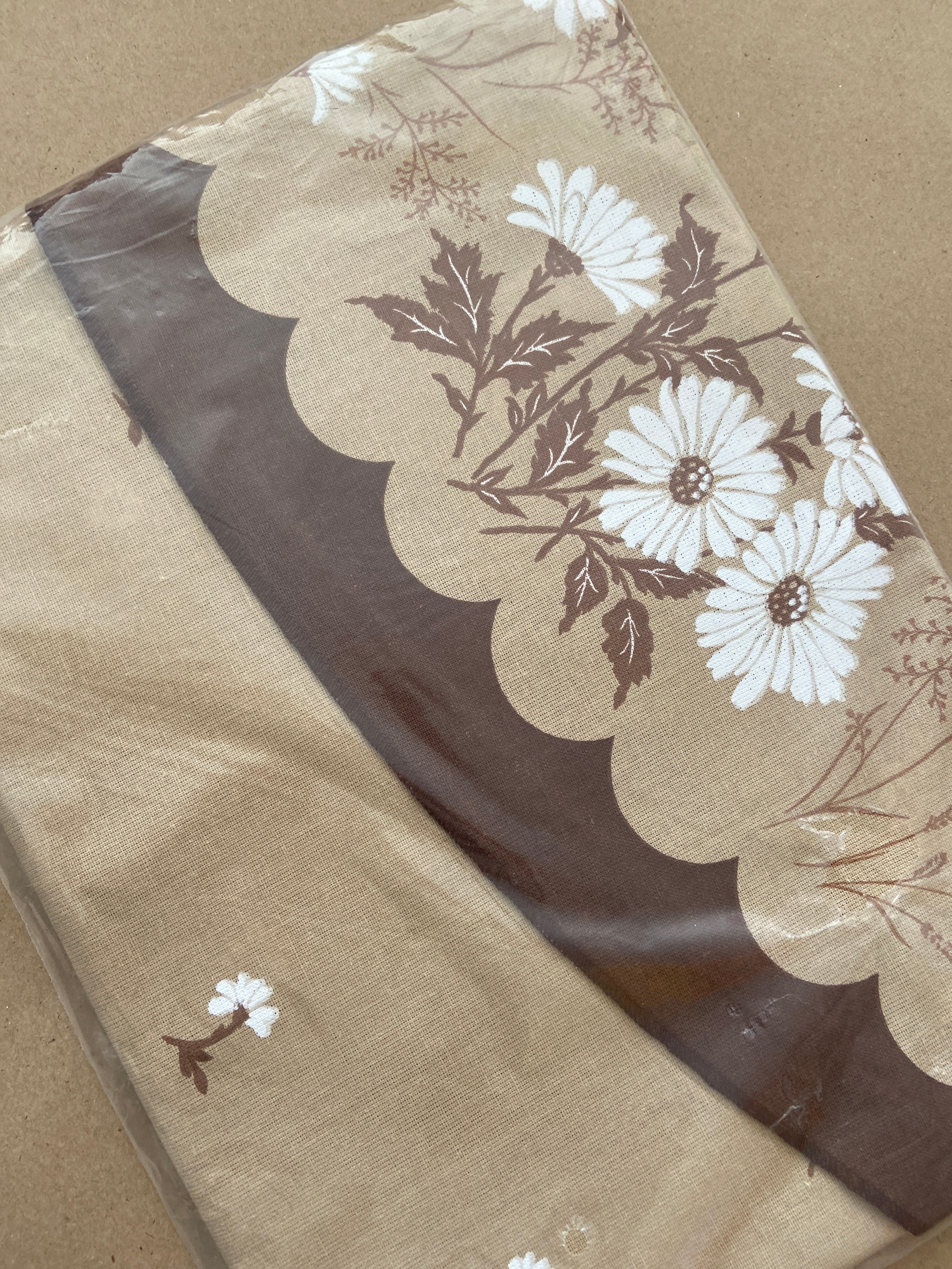 UNUSED Round Brown Floral Table Cloth