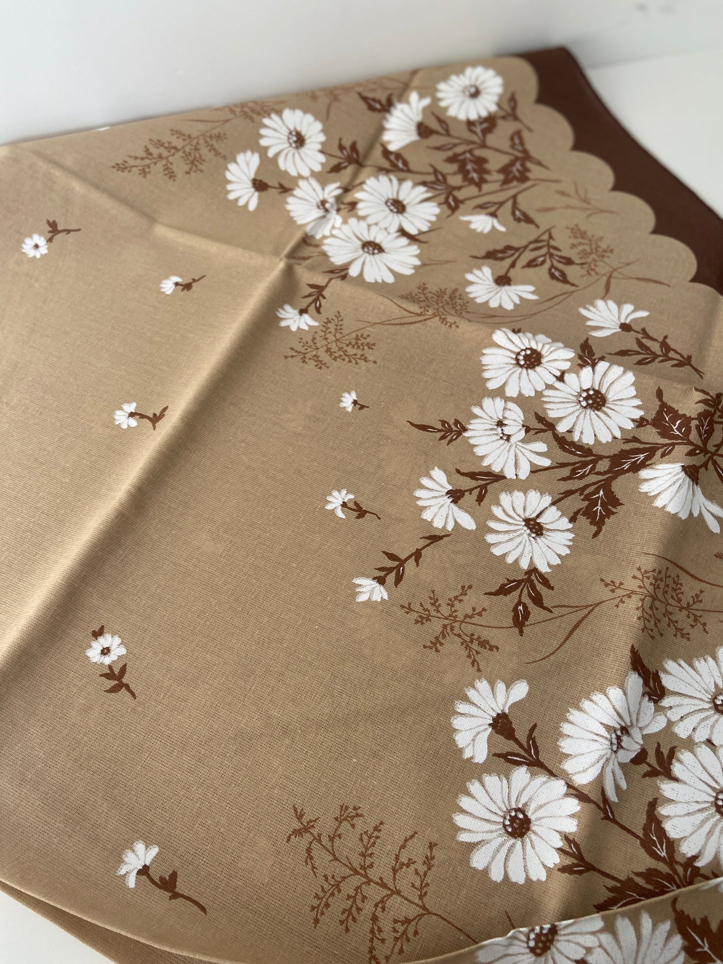 UNUSED Round Brown Floral Table Cloth