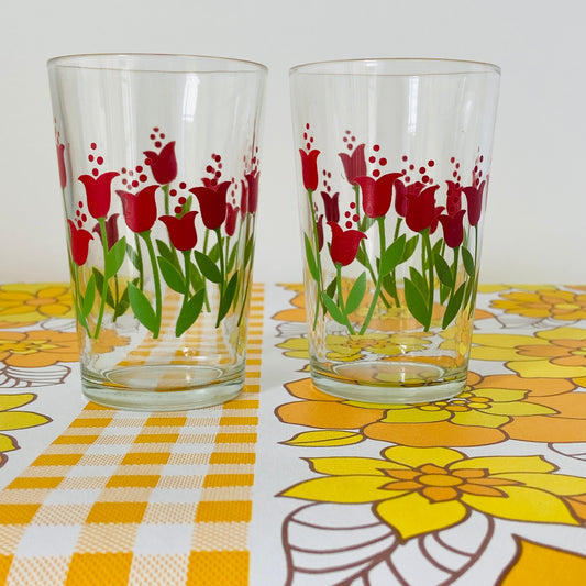 Pretty Pair of Vintage Glass Glasses FLORAL