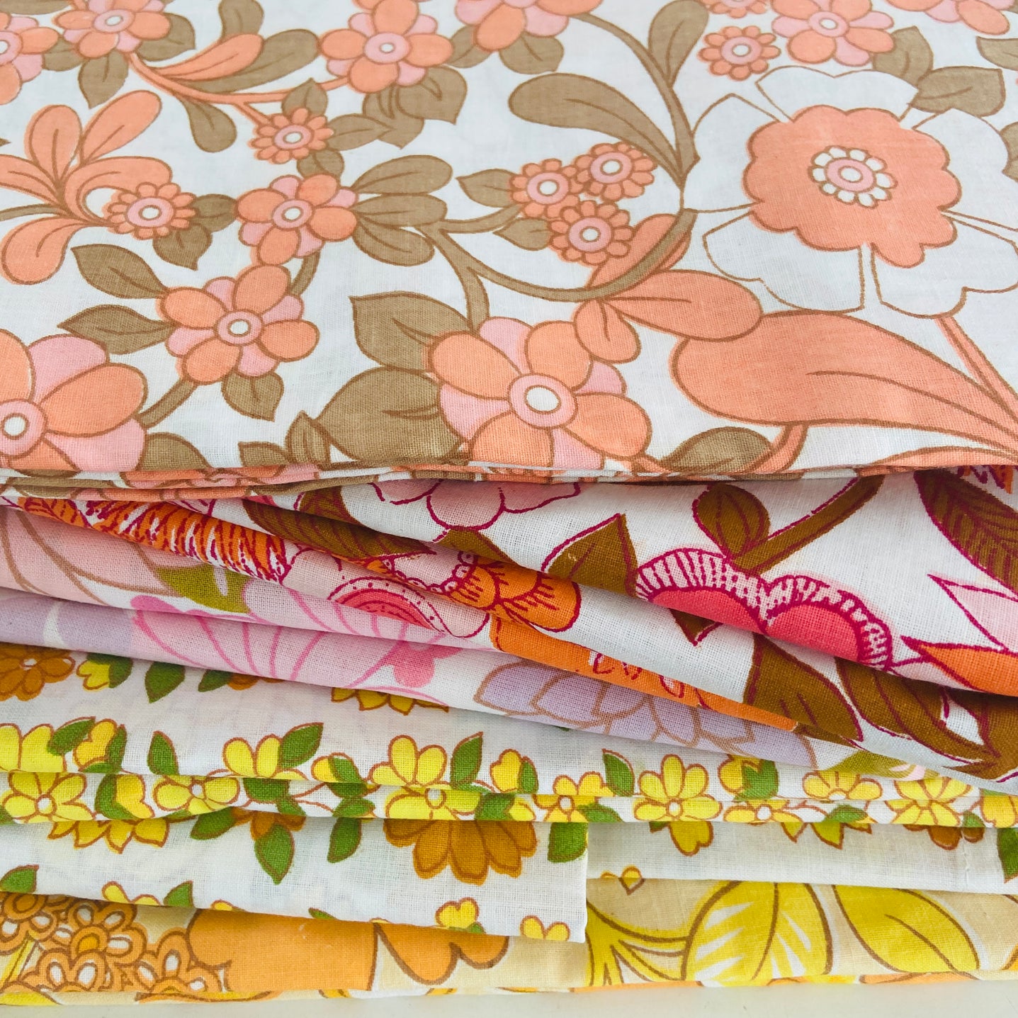 FAT QUARTER Unused Retro Floral 70's Sheet FABRIC All Cotton Pretty PINKS