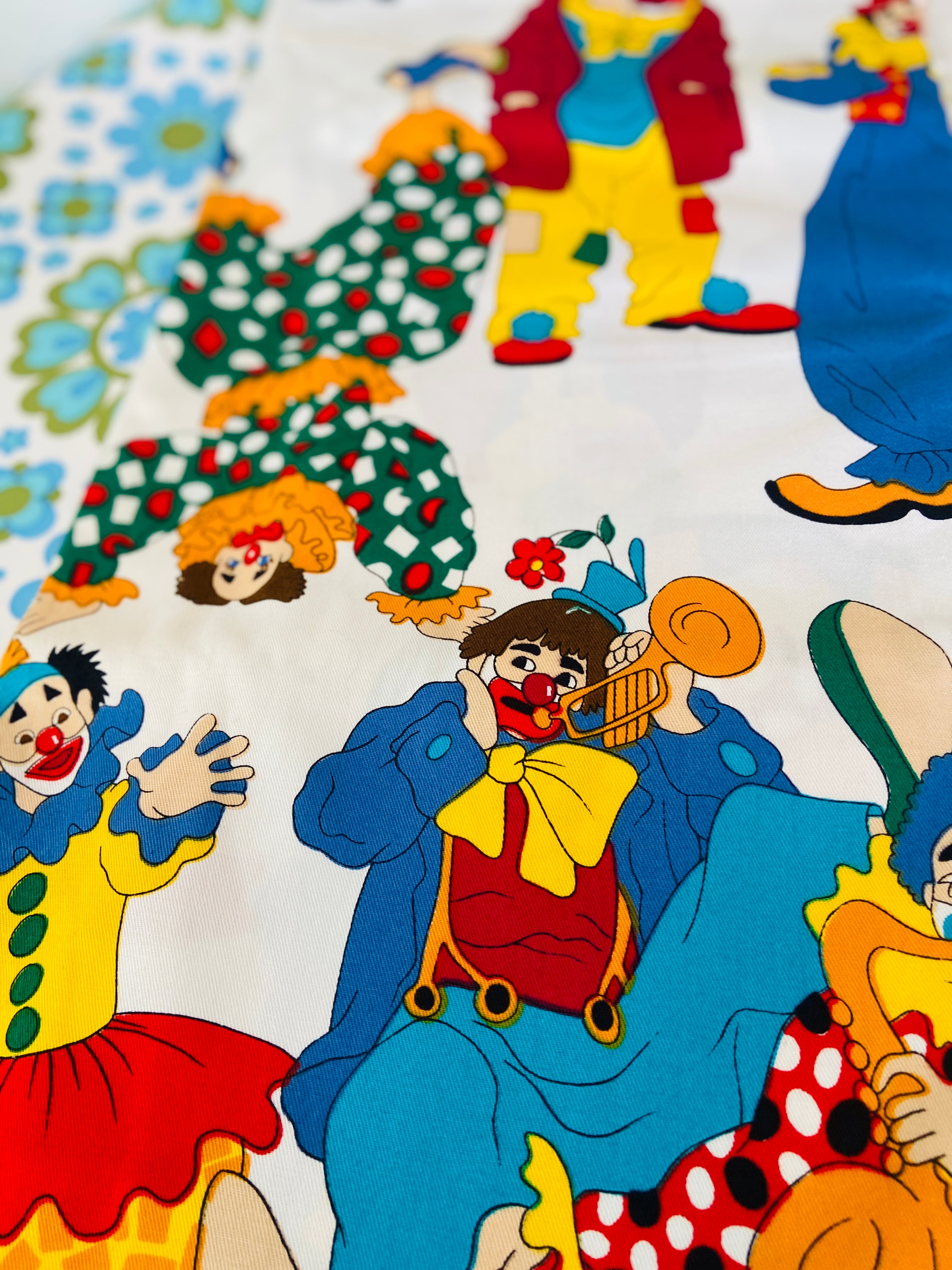 280cms Amazing Screen Printed Heavy Cotton Fabric CLOWNS