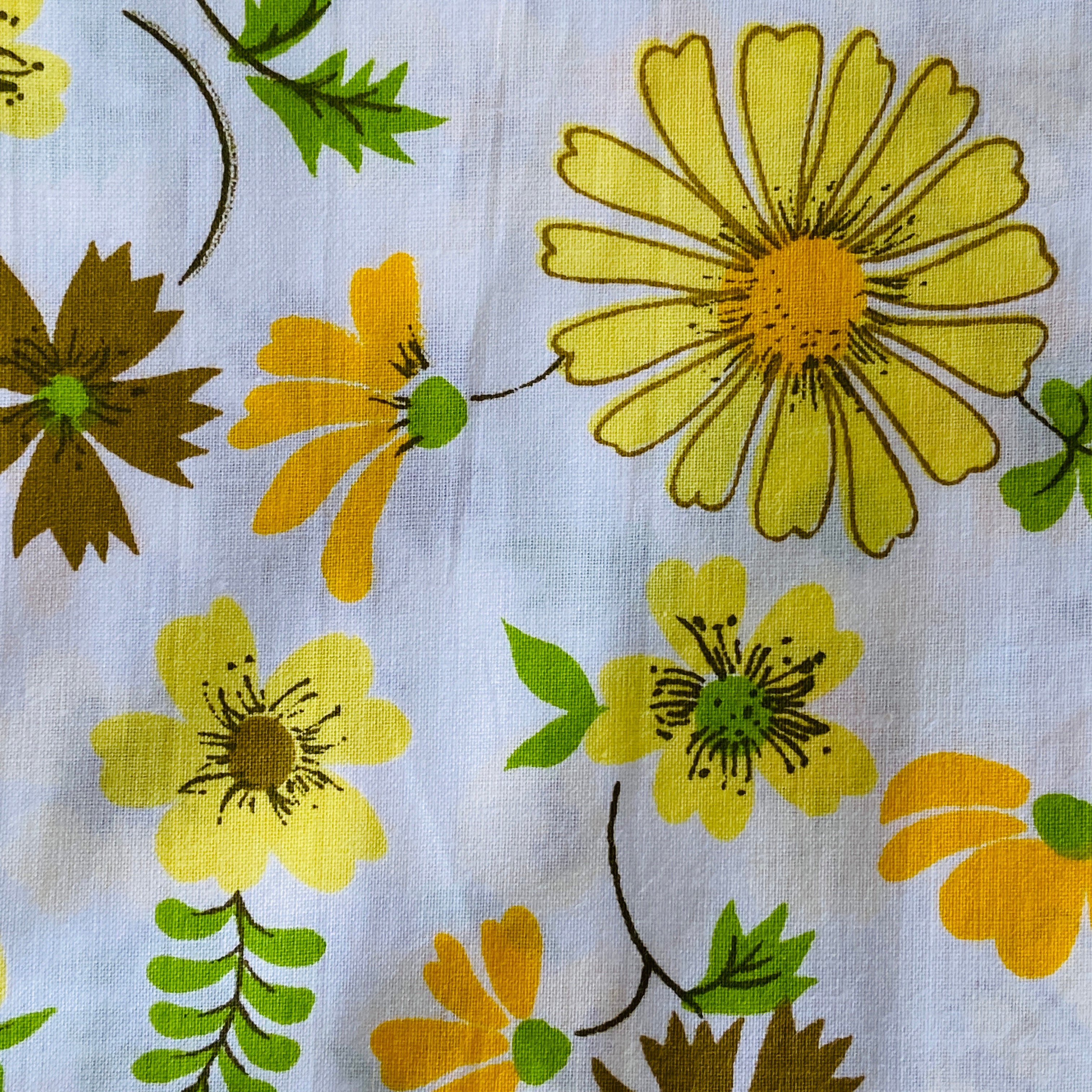 FAT QUARTER ~ BRIGHT Unused Sheet FABRIC RETRO Cotton YELLOW 70's