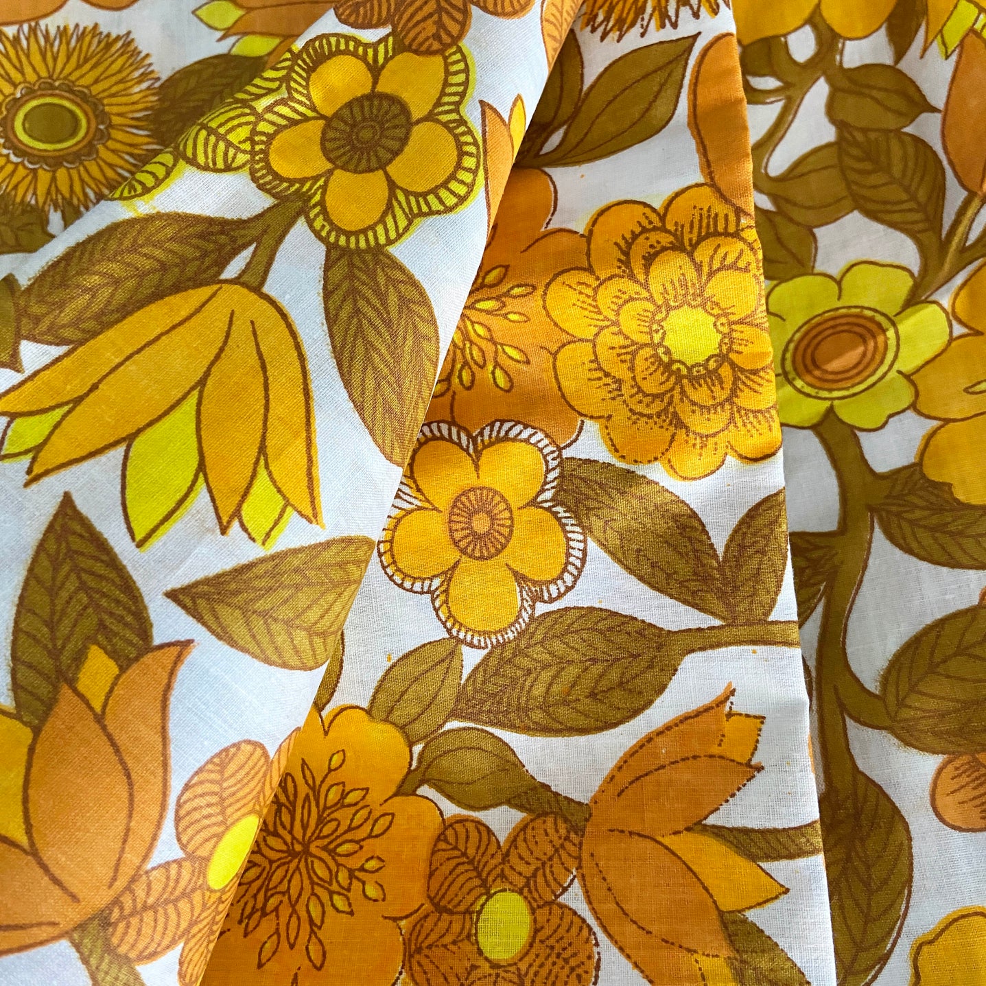 FAT QUARTER ~ AMAZING Unused Sheet FABRIC RETRO Cotton YELLOW 70's