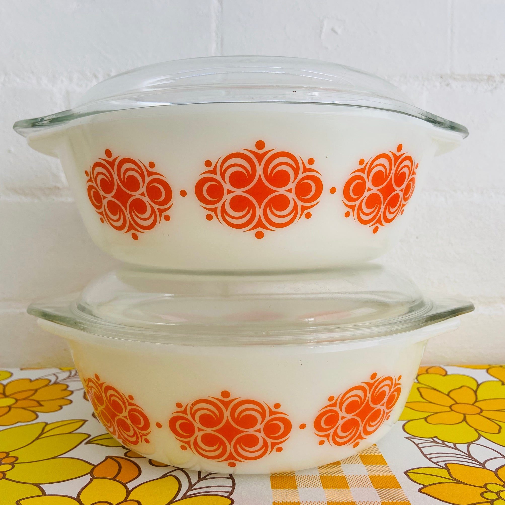 Vintage AGEE Pyrex Orange GEOMETRIC Swirl pattern round casserole