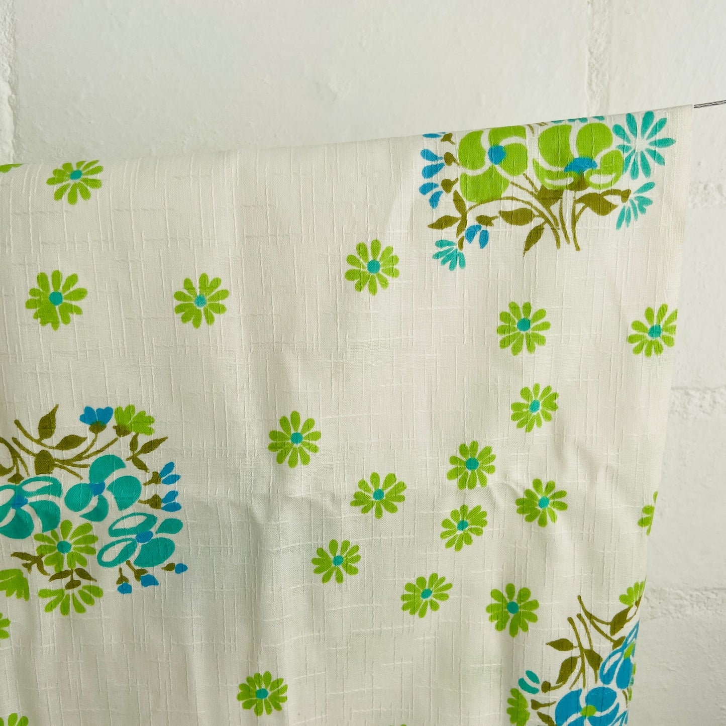 225cms Cute Vintage Cotton Fabric Floral 60's CRAFT