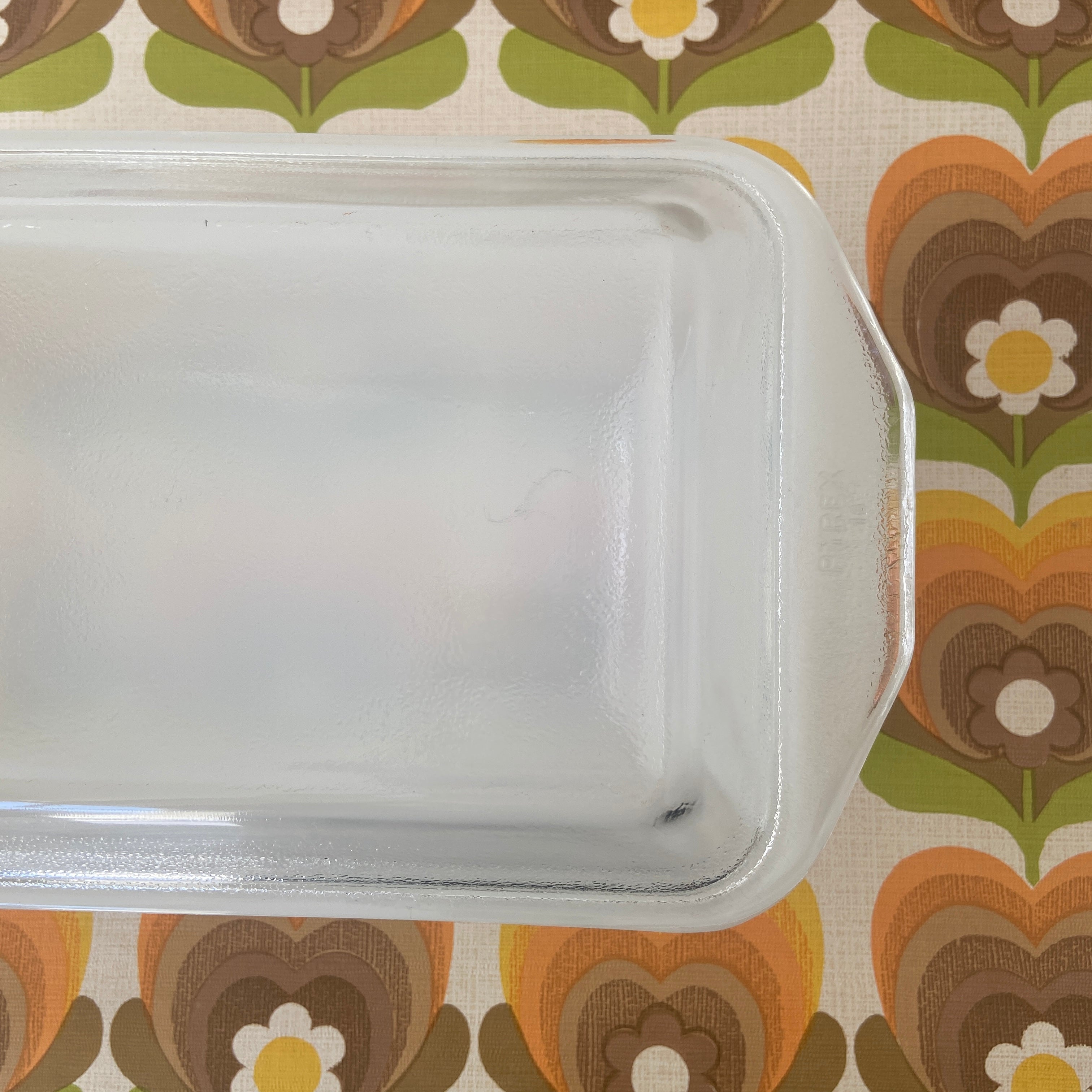 FAB PYREX White Excellent Condition Retro Kitchen Casserole