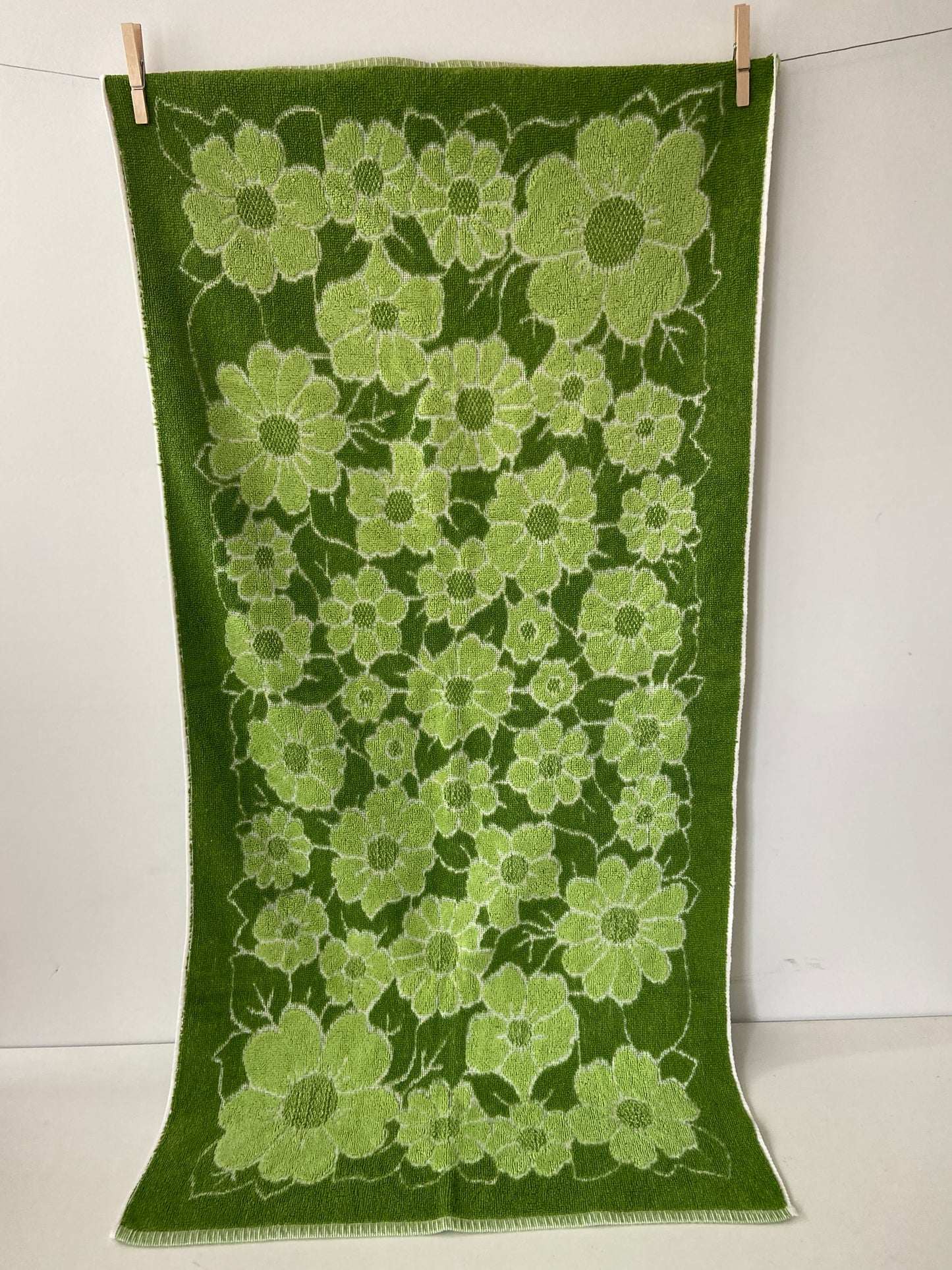 All Cotton Great Condition Green Floral Vintage Bath TOWEL