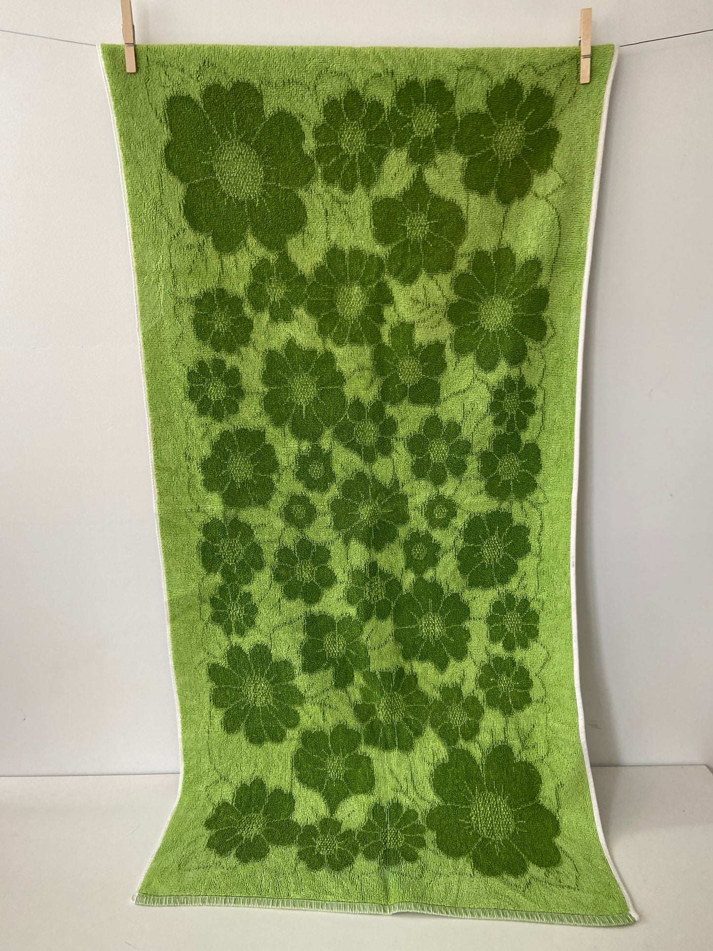 All Cotton Great Condition Green Floral Vintage Bath TOWEL