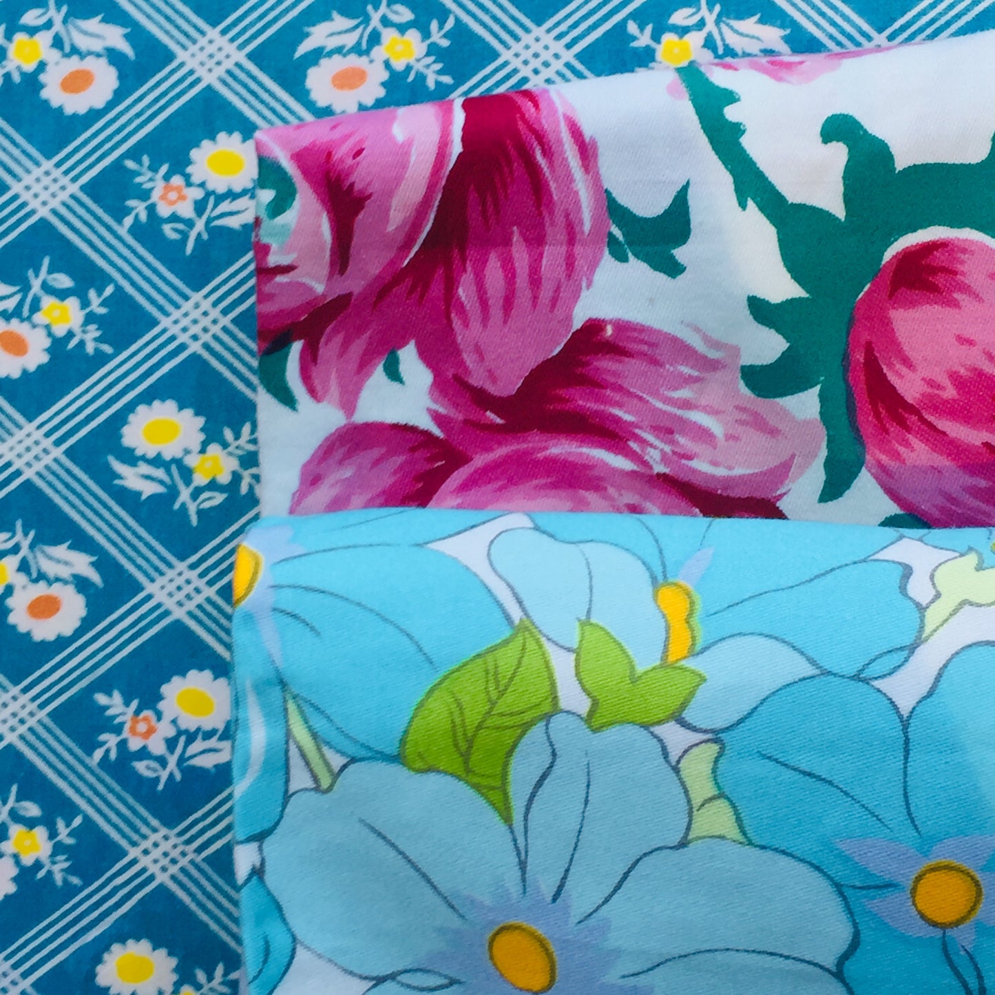 UNUSED Retro VINTAGE 70's Floral Fabric Apron KITCHEN Craft BOLD Pattern Cotton