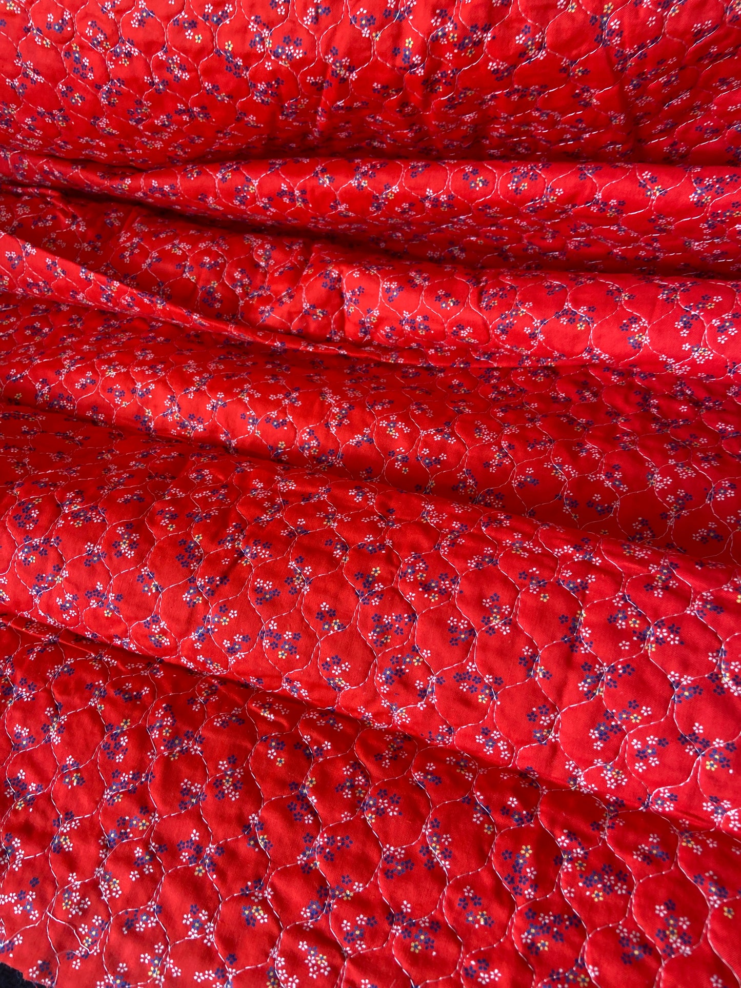 140cms Quilted Cotton Red Floral Fabric VINTAGE Sewing
