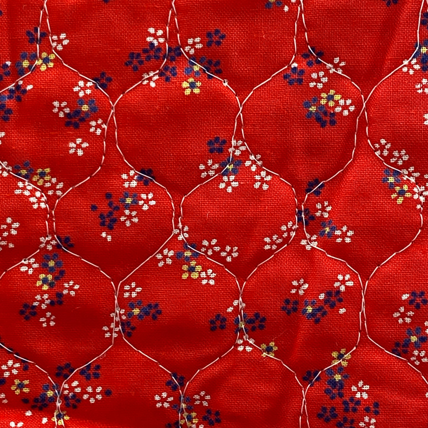 200cms Quilted Cotton Red Floral Fabric VINTAGE Sewing