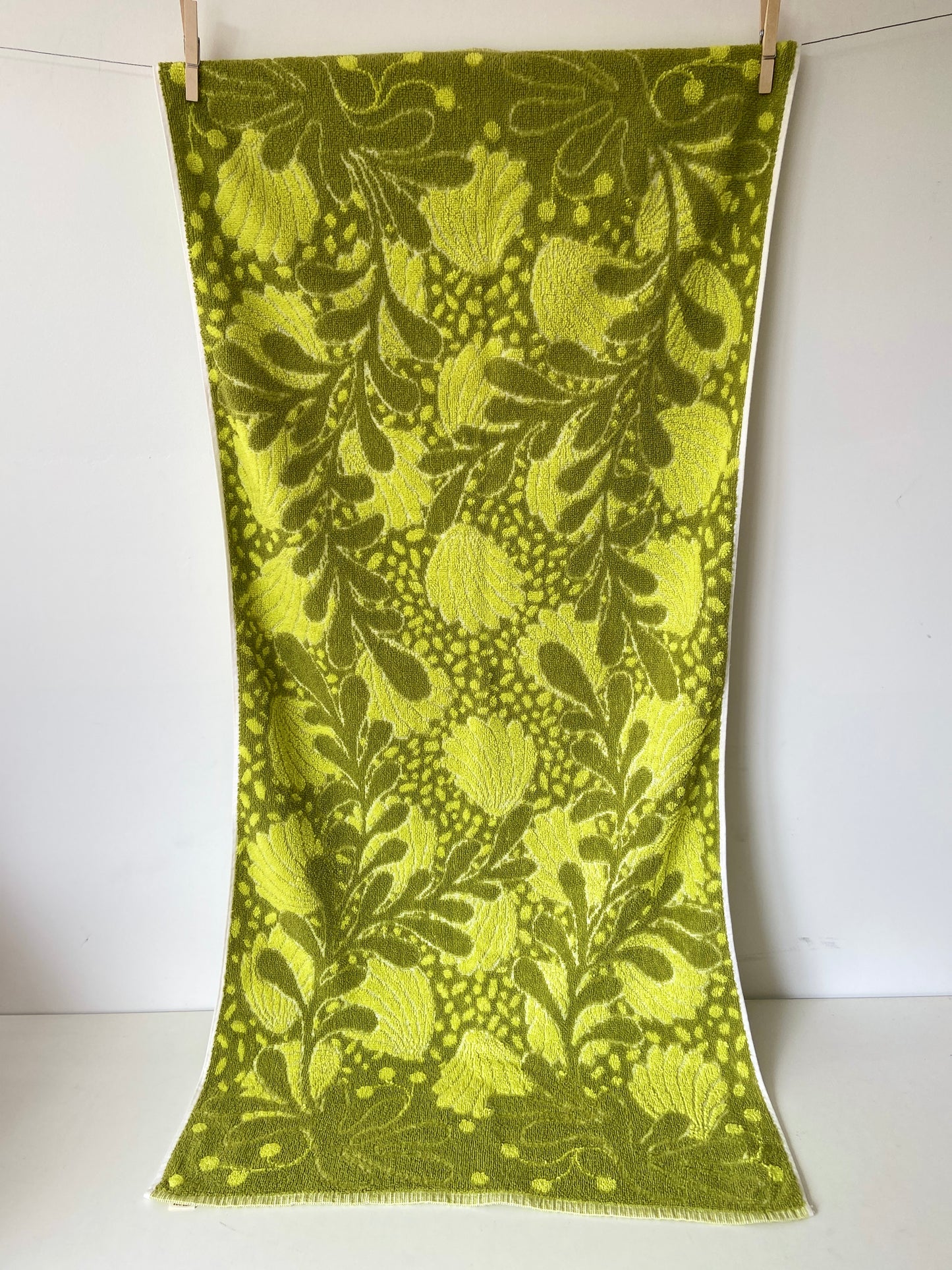 All Cotton Great Condition Green Floral Vintage Bath TOWEL Leaf Pattern