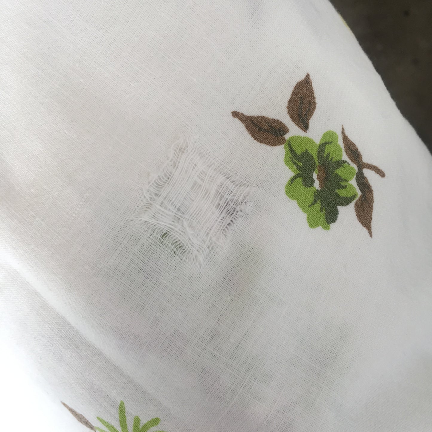 Vintage Cotton Sheet Green Floral PRINT Craft Fabric RETRO